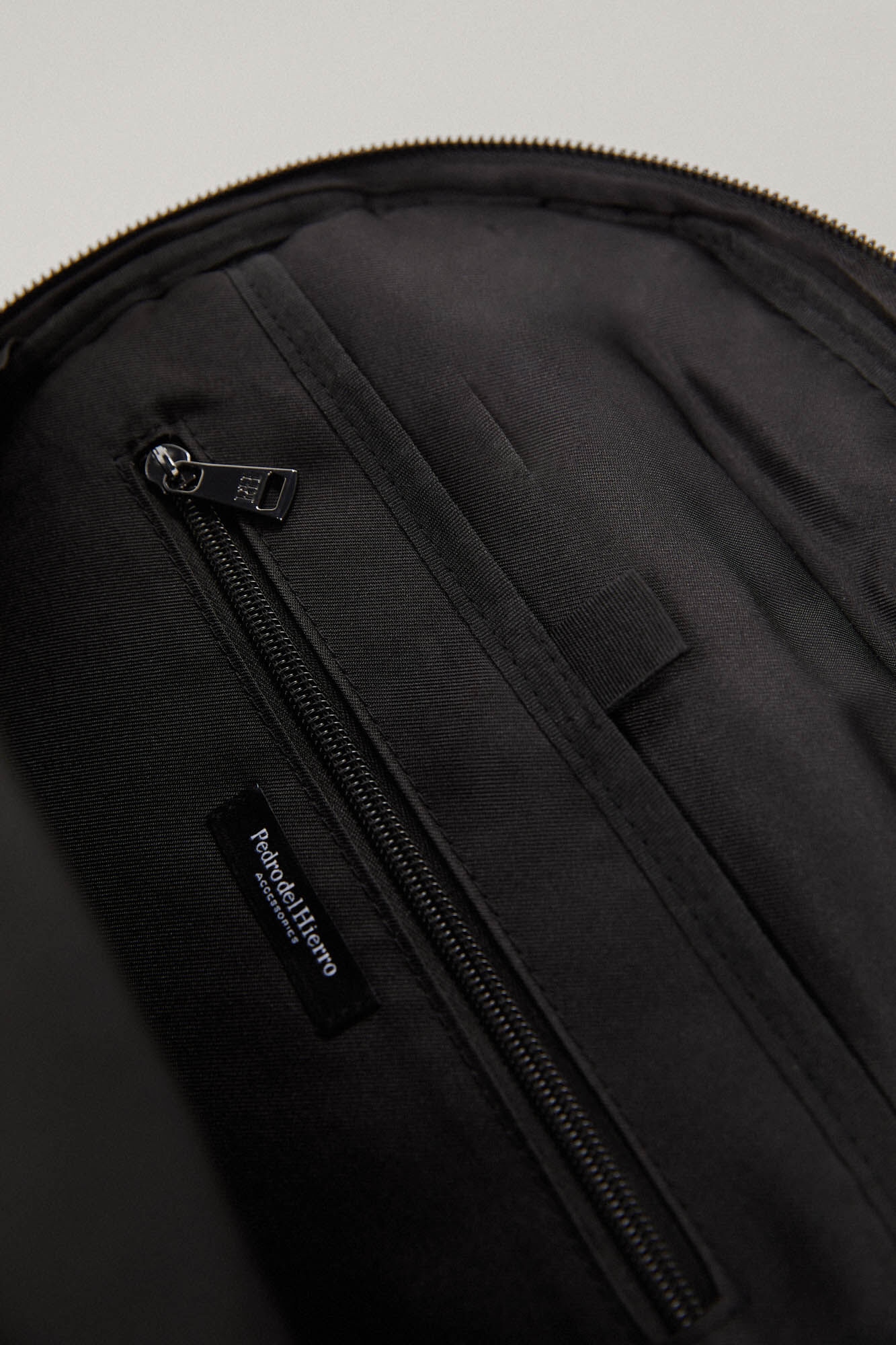 Pedro del Hierro Mochila tejido lisa Negro