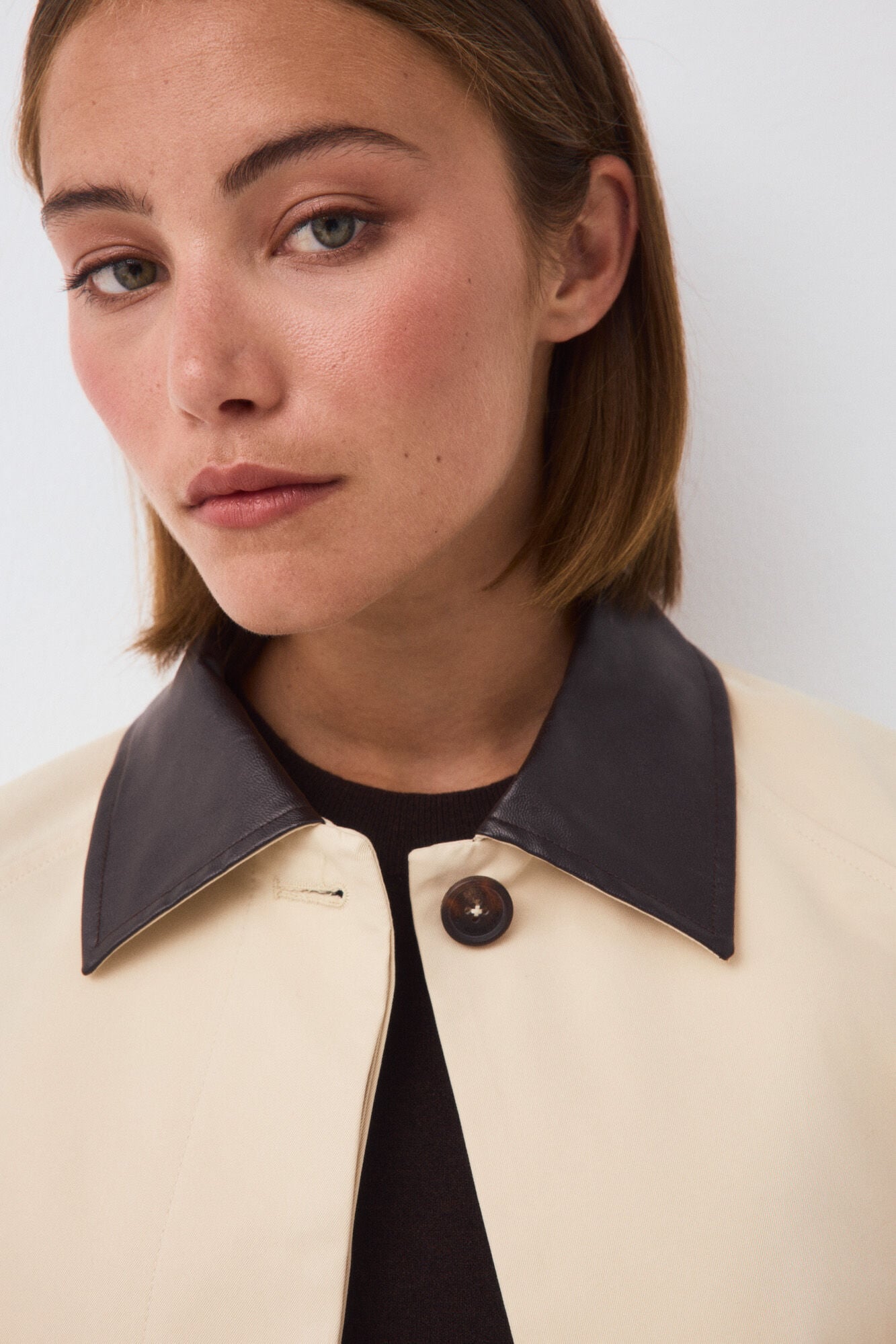 Pedro del Hierro Long trench coat with contrast collar Beige