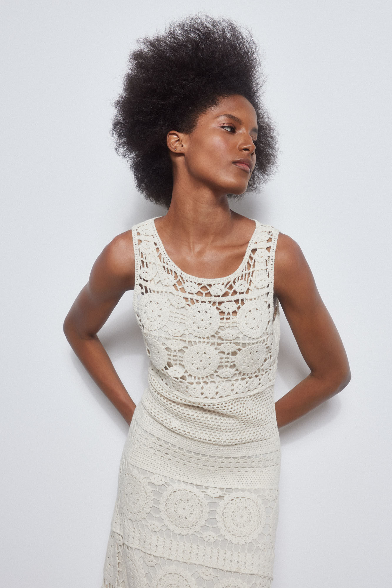 Pedro del Hierro Vestido crochet rosetones Beige