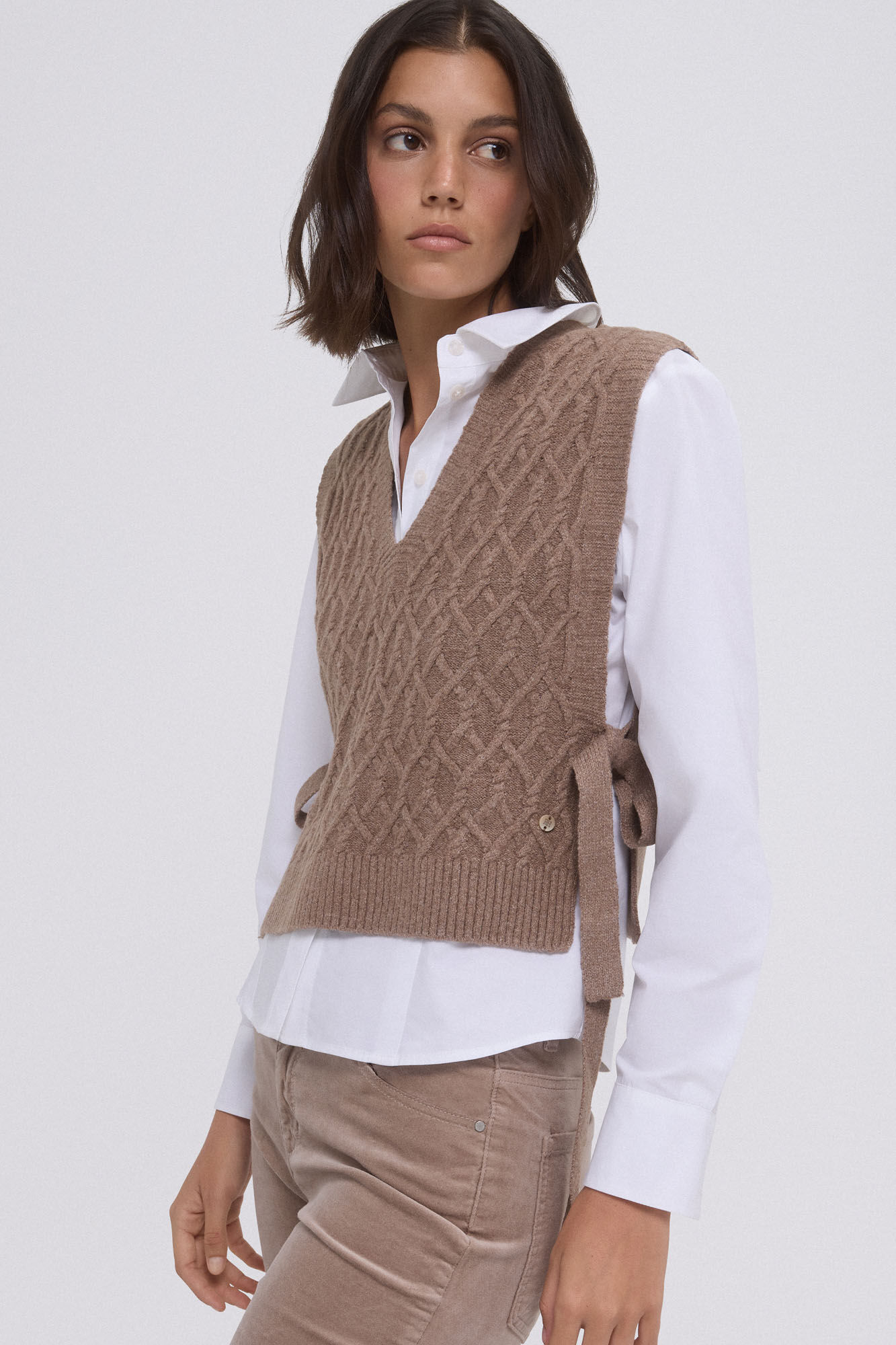 Pedro del Hierro V-neck with side ties vest Brown