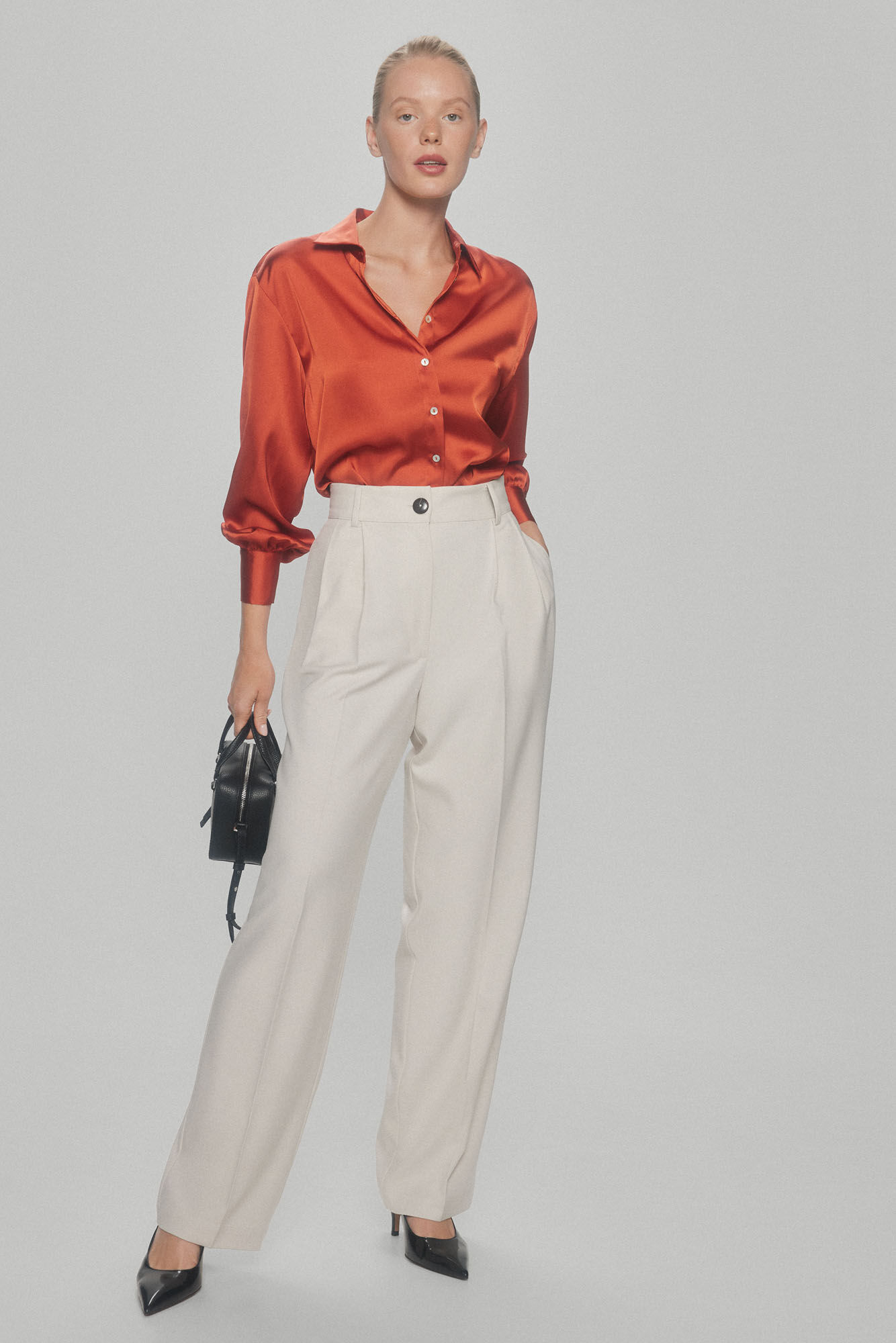 Woman flowing darted trousers | MINDYOURSTYLE