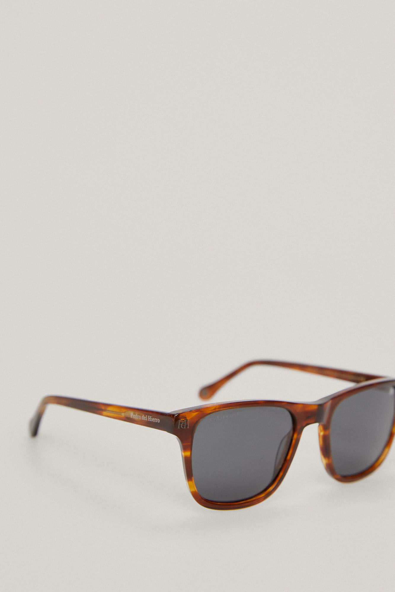 Pedro del Hierro Gafas sol hombre big square Marr&oacute;n