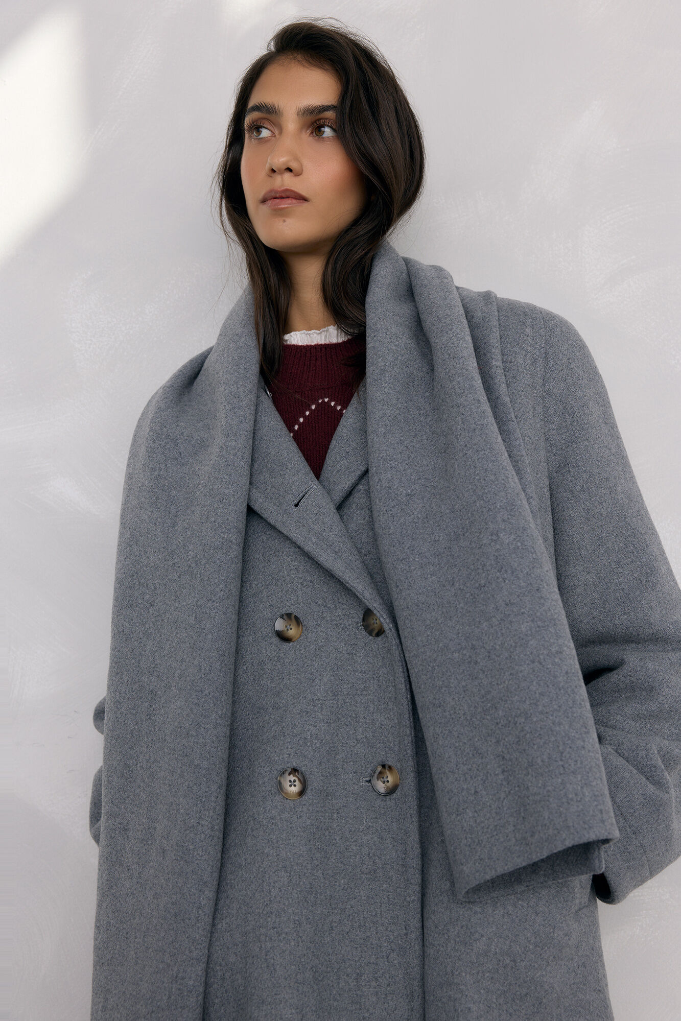 Pedro del Hierro Sobretudo com cachecol