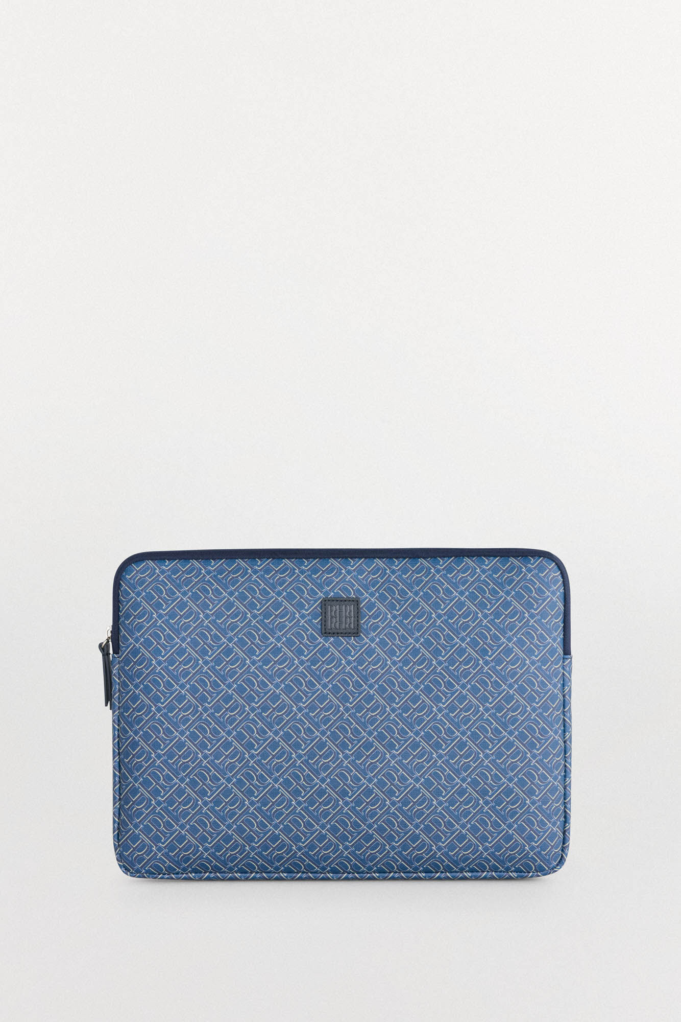 Pedro del Hierro Computer case