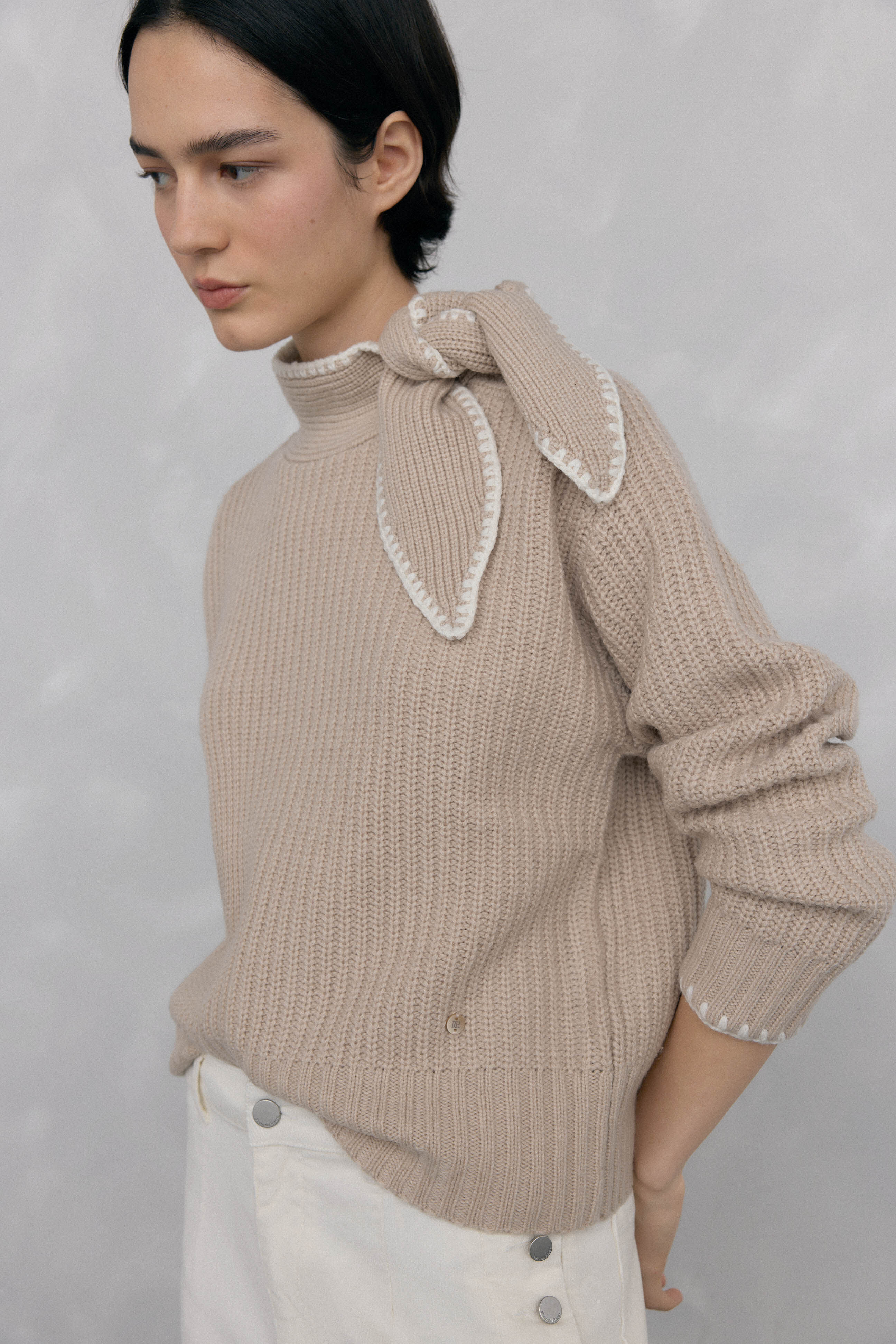 Pedro del Hierro Bow- neck sweater