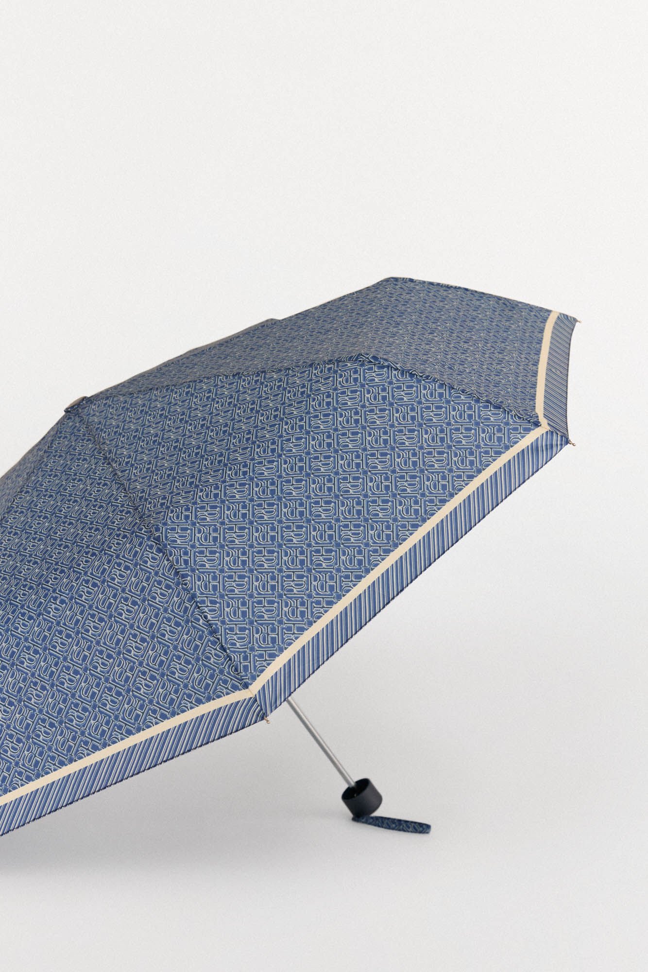 Pedro del Hierro Monogrammed umbrella with shoulder bag