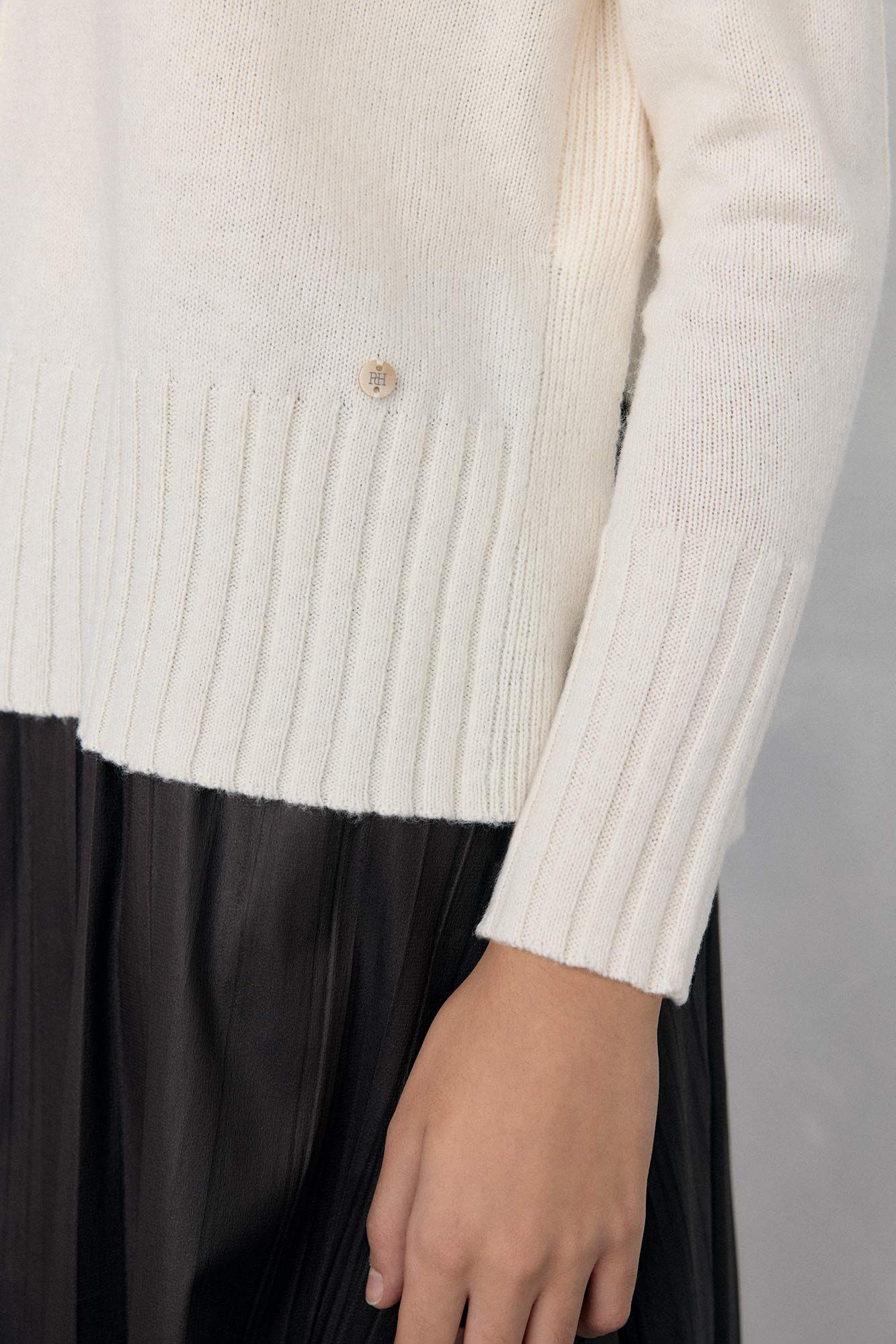 Pedro del Hierro wool neck sweater with center seam Ecru