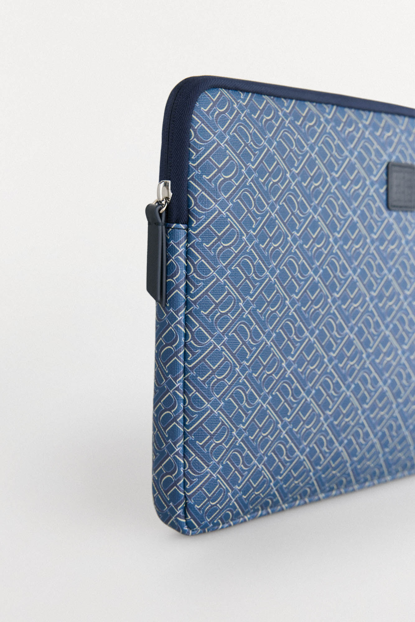 Pedro del Hierro 0 Azul