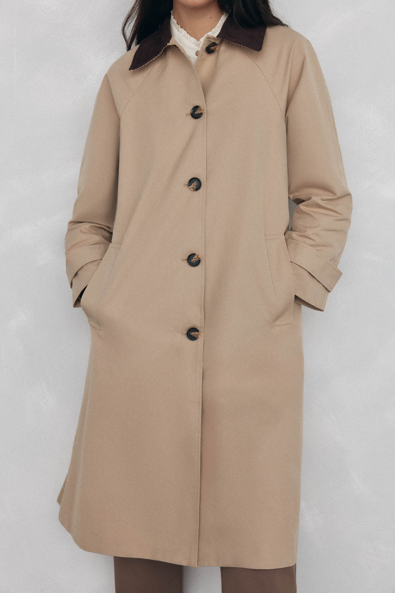 Pedro del Hierro Gabardina larga cuello pana Beige