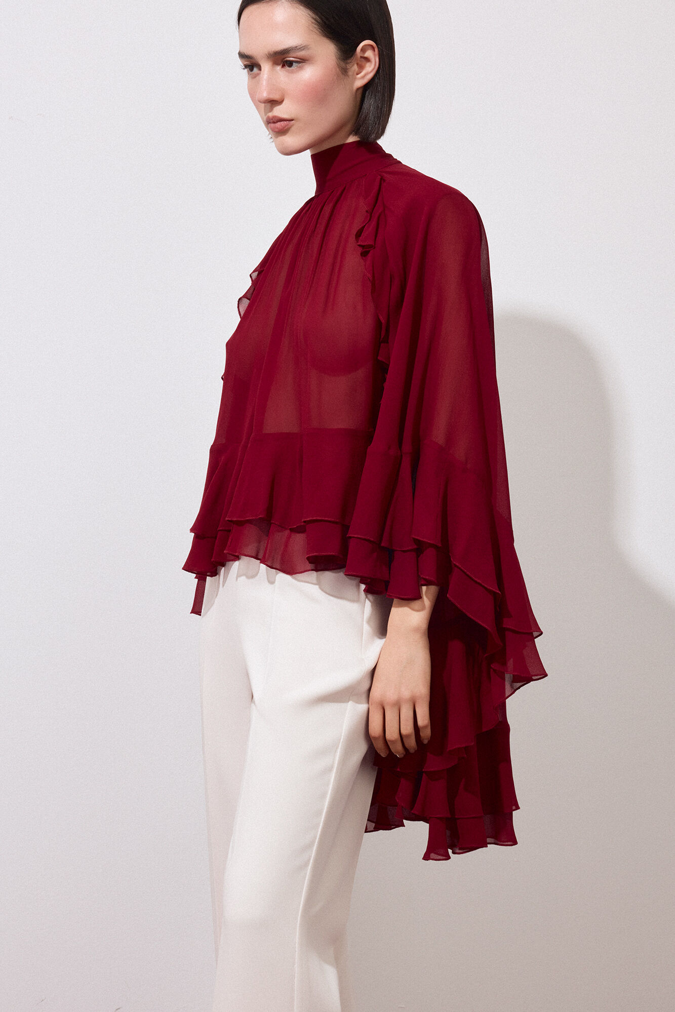 Pedro del Hierro Plain ruffled cape Burgundy