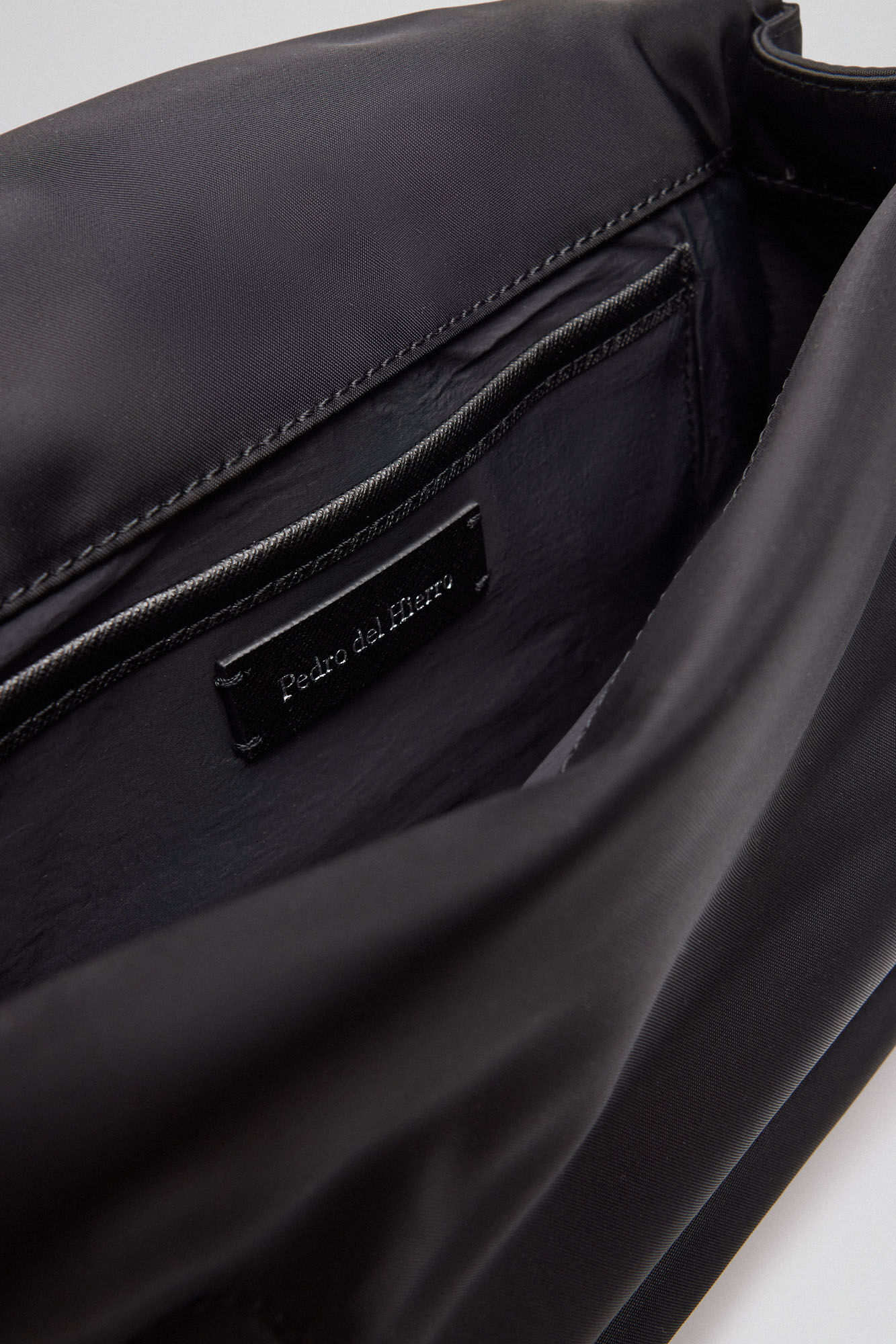 Pedro del Hierro Bolso baguette nylon Negro