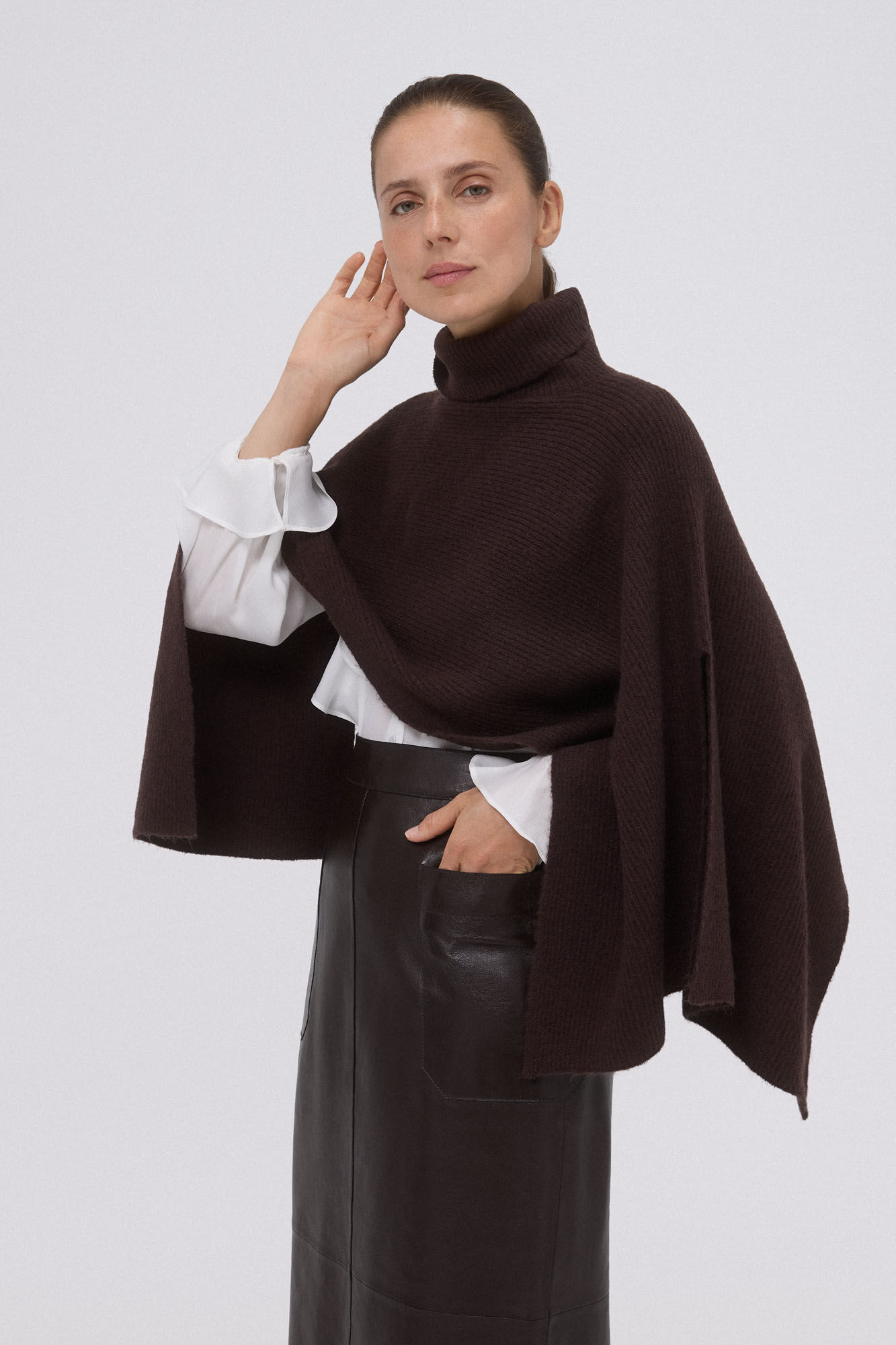 Pedro del Hierro Poncho canal&eacute; cuello vuelto marr&oacute;n Marr&oacute;n