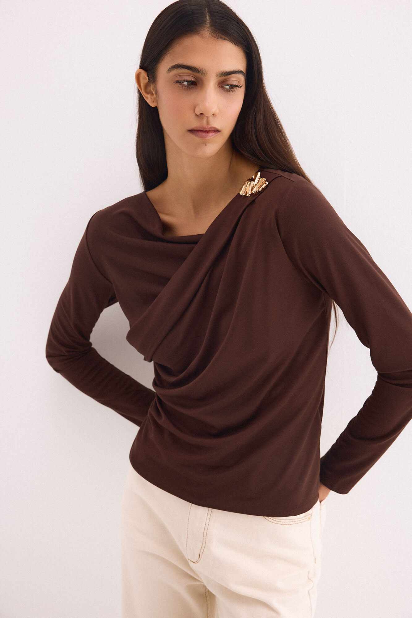 Pedro del Hierro Metal detail top