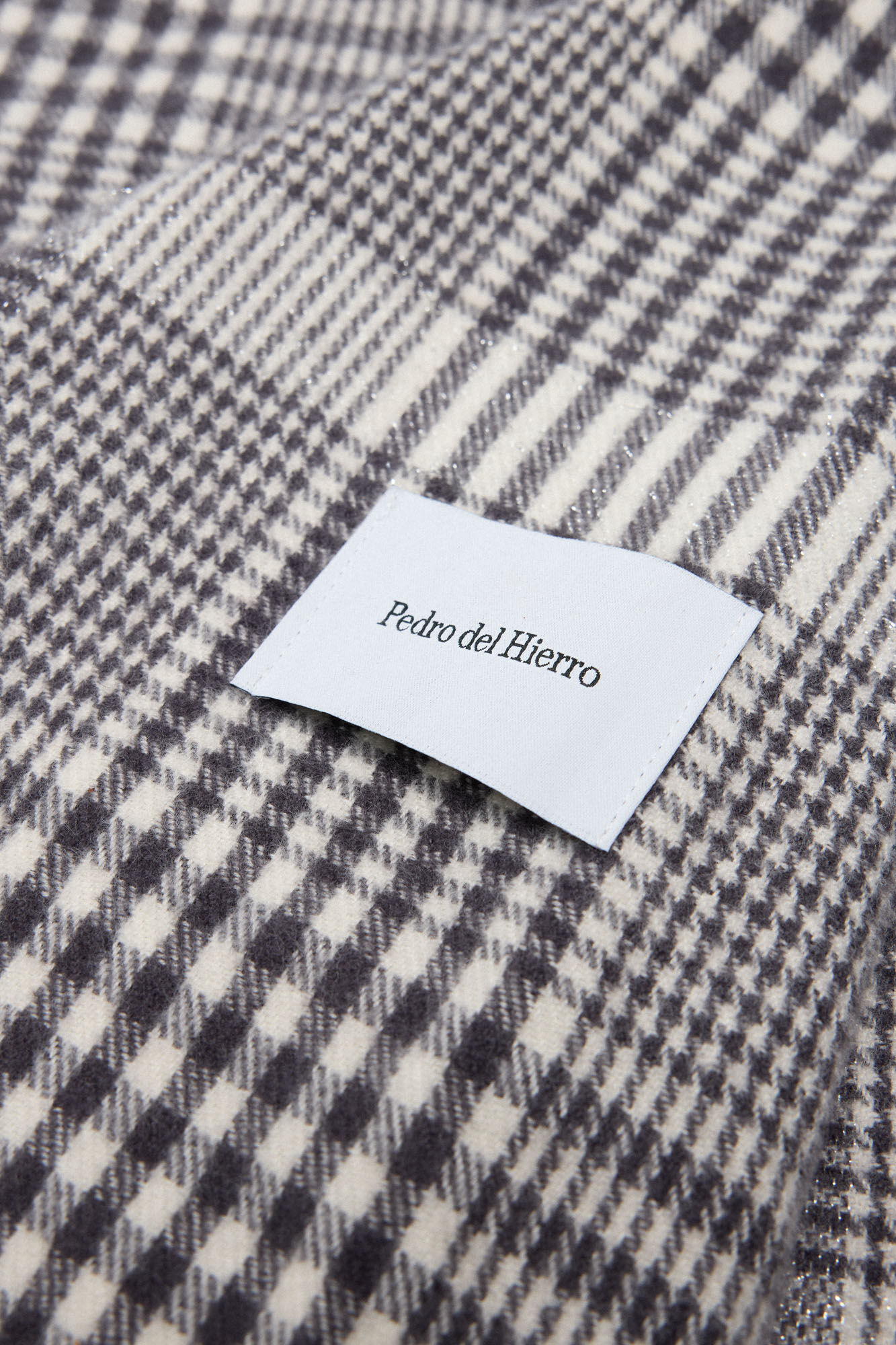 Pedro del Hierro Bufanda pata de gallo gris y lurex plateado Gris