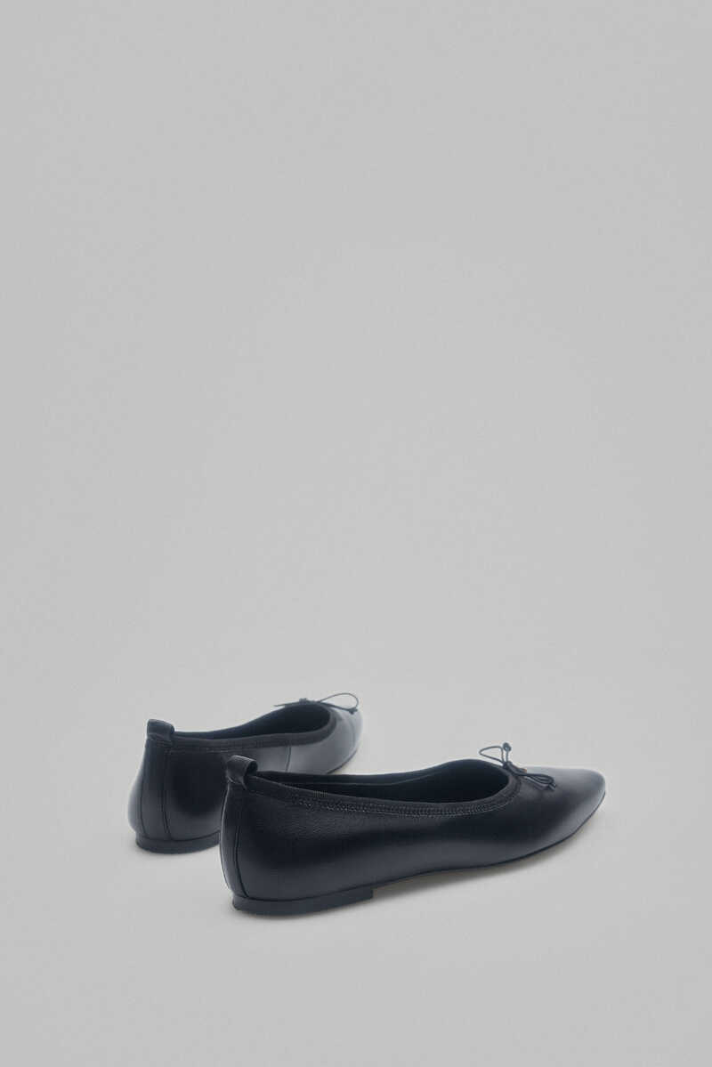 Pedro del Hierro Pointed toe ballet flat with logo Black