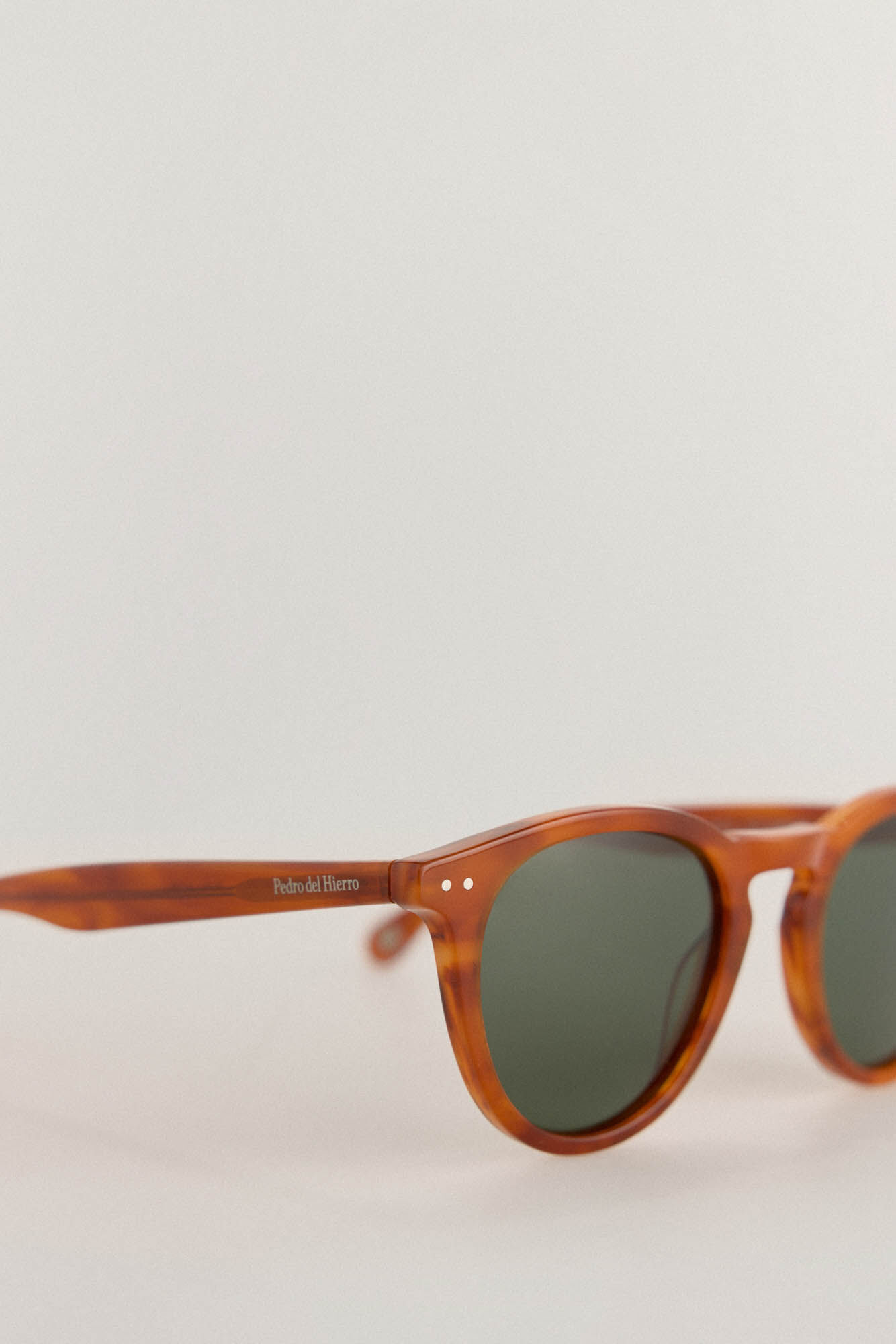 Pedro del Hierro Gafas hombre redondas Marr&oacute;n