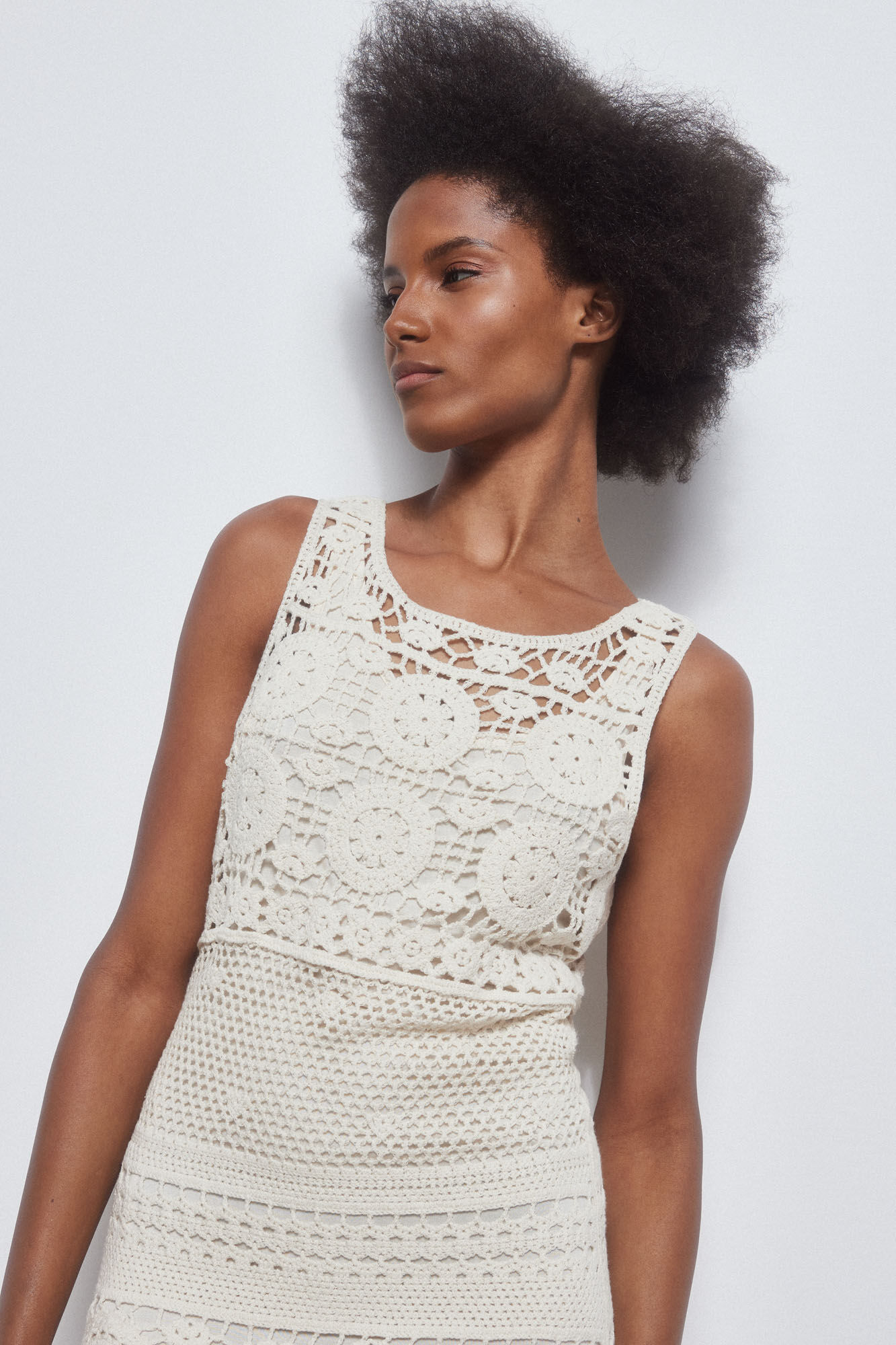 Pedro del Hierro Vestido crochet rosetones Beige