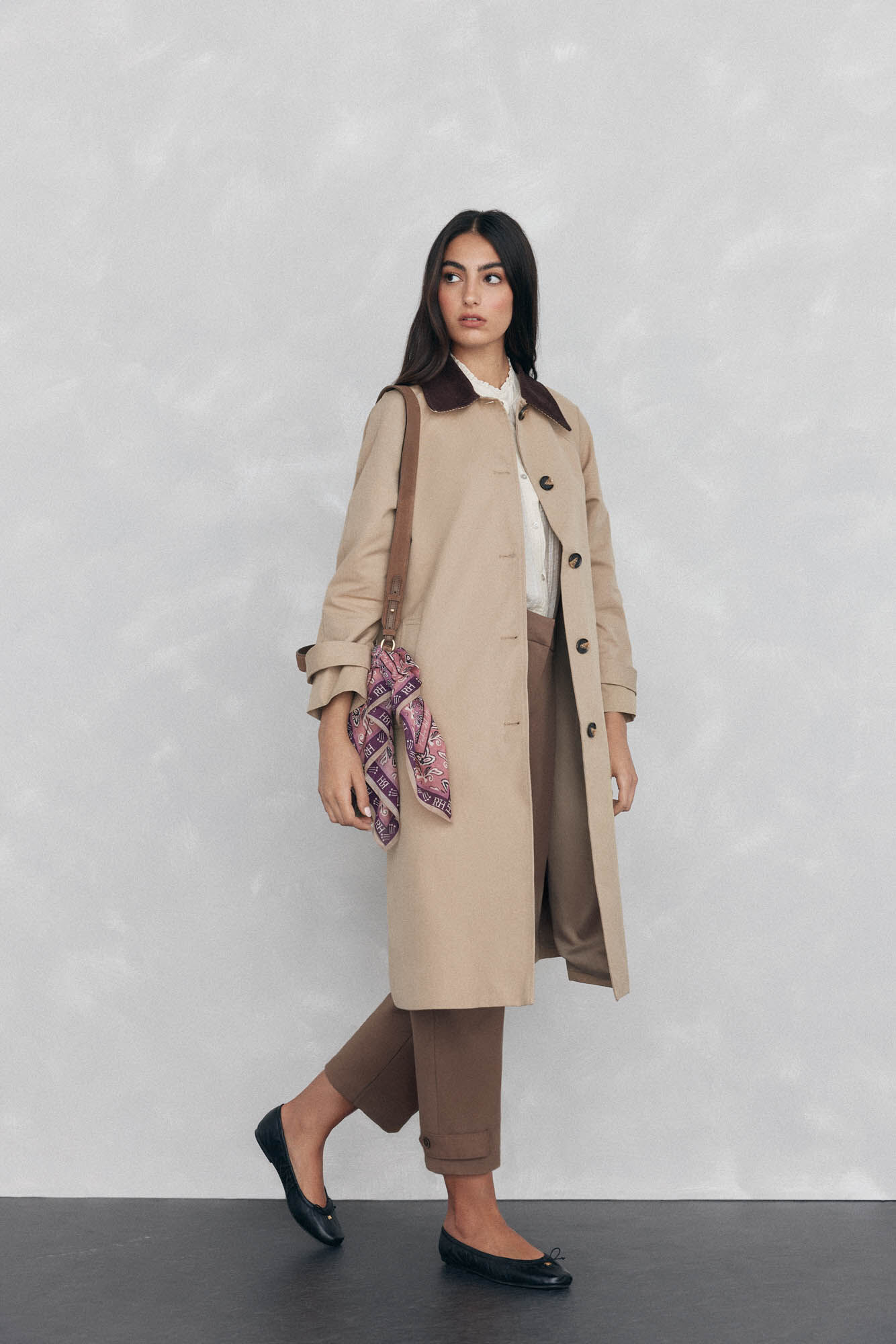 Pedro del Hierro Gabardina larga cuello pana Beige