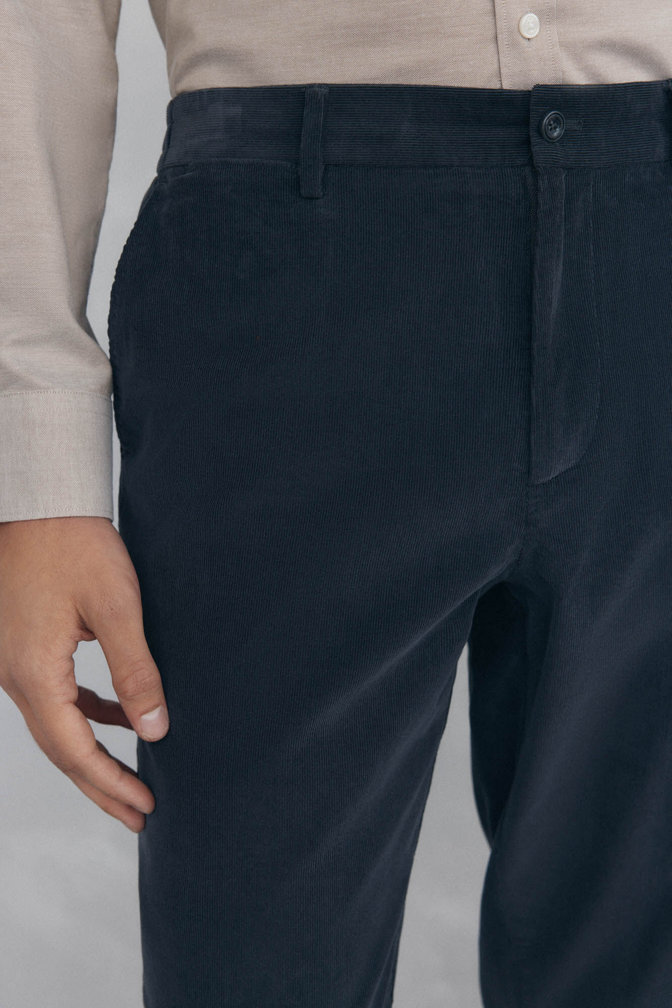 Pedro del Hierro Pantal&oacute;n chino pana ligera regular fit Gris