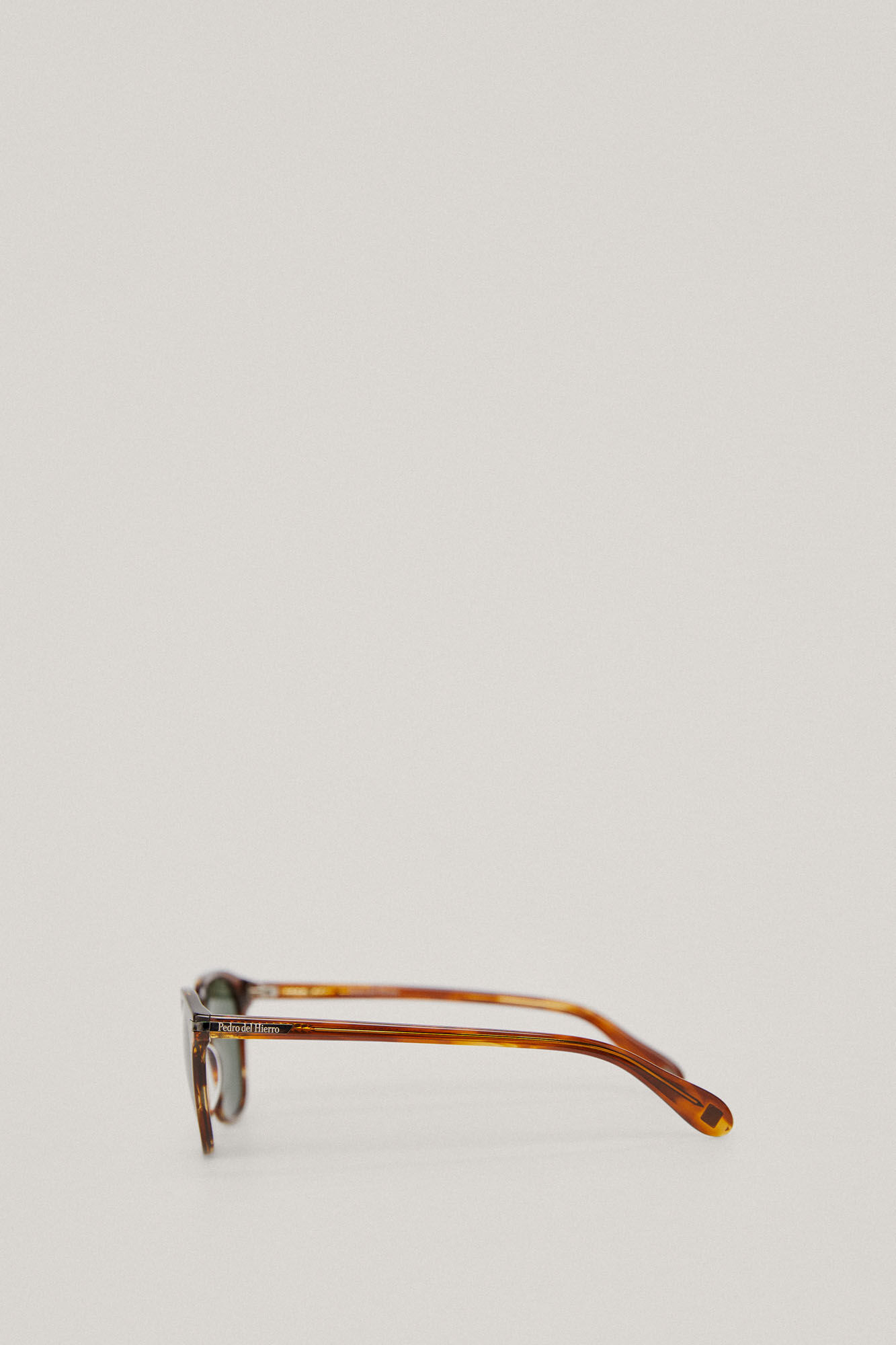 Pedro del Hierro Gafas sol hombre round square Marr&oacute;n