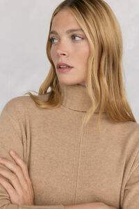 Pedro del Hierro wool neck sweater with center seam