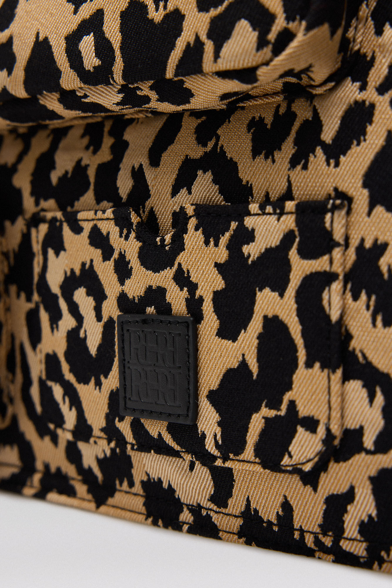 Pedro del Hierro Bolso tote animal print Marr&oacute;n