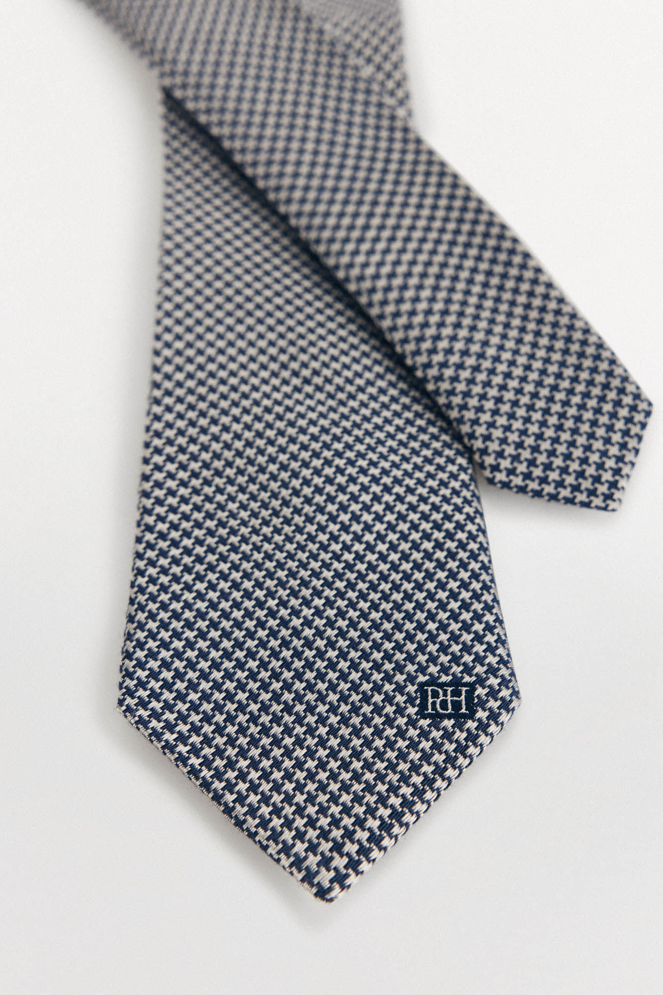 Pedro del Hierro Gravata seda natural Cizento