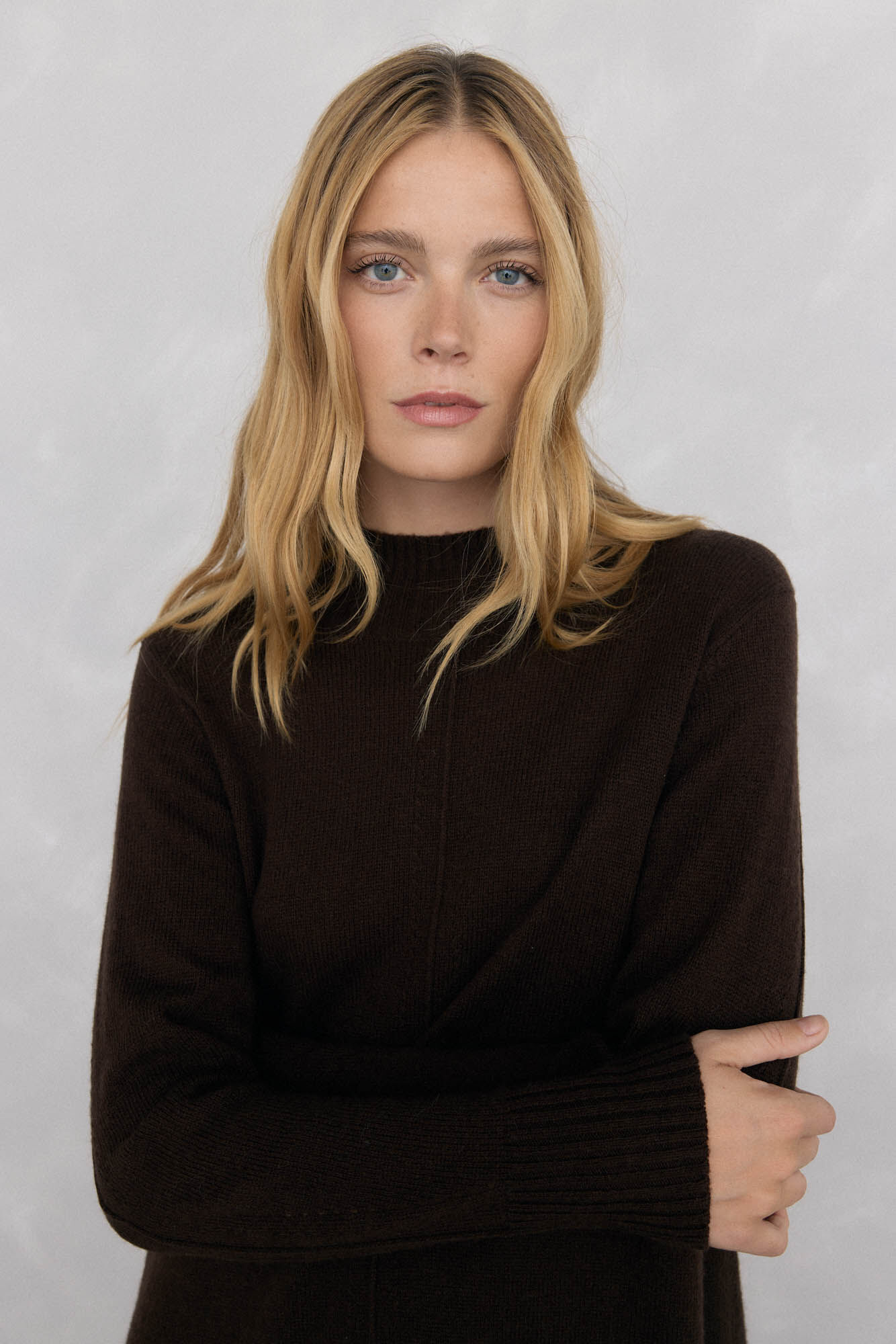 Pedro del Hierro Vestido de malha com costura central em l&atilde; Marrom