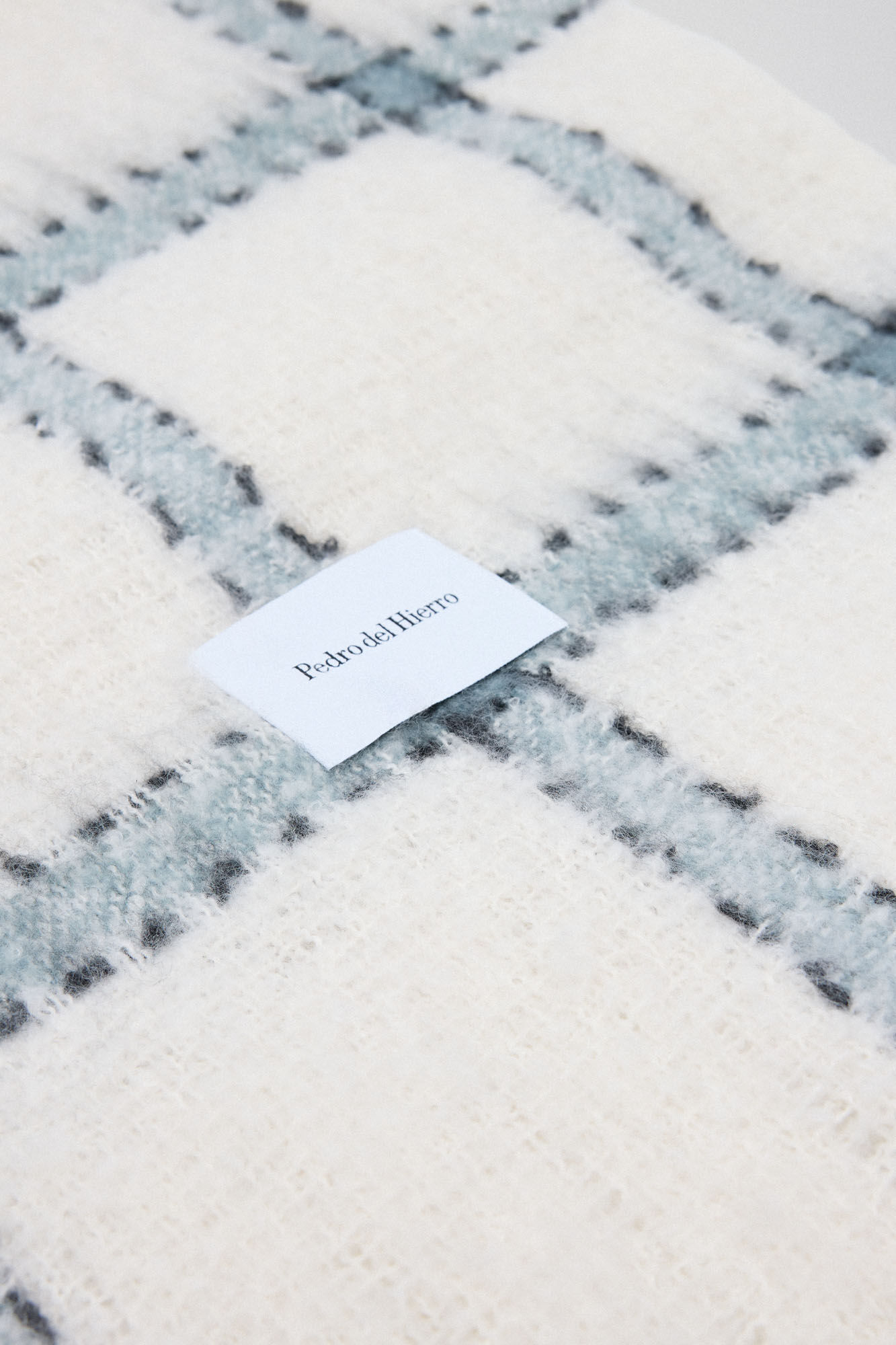 Pedro del Hierro Raw and blue plaid scarf Beige