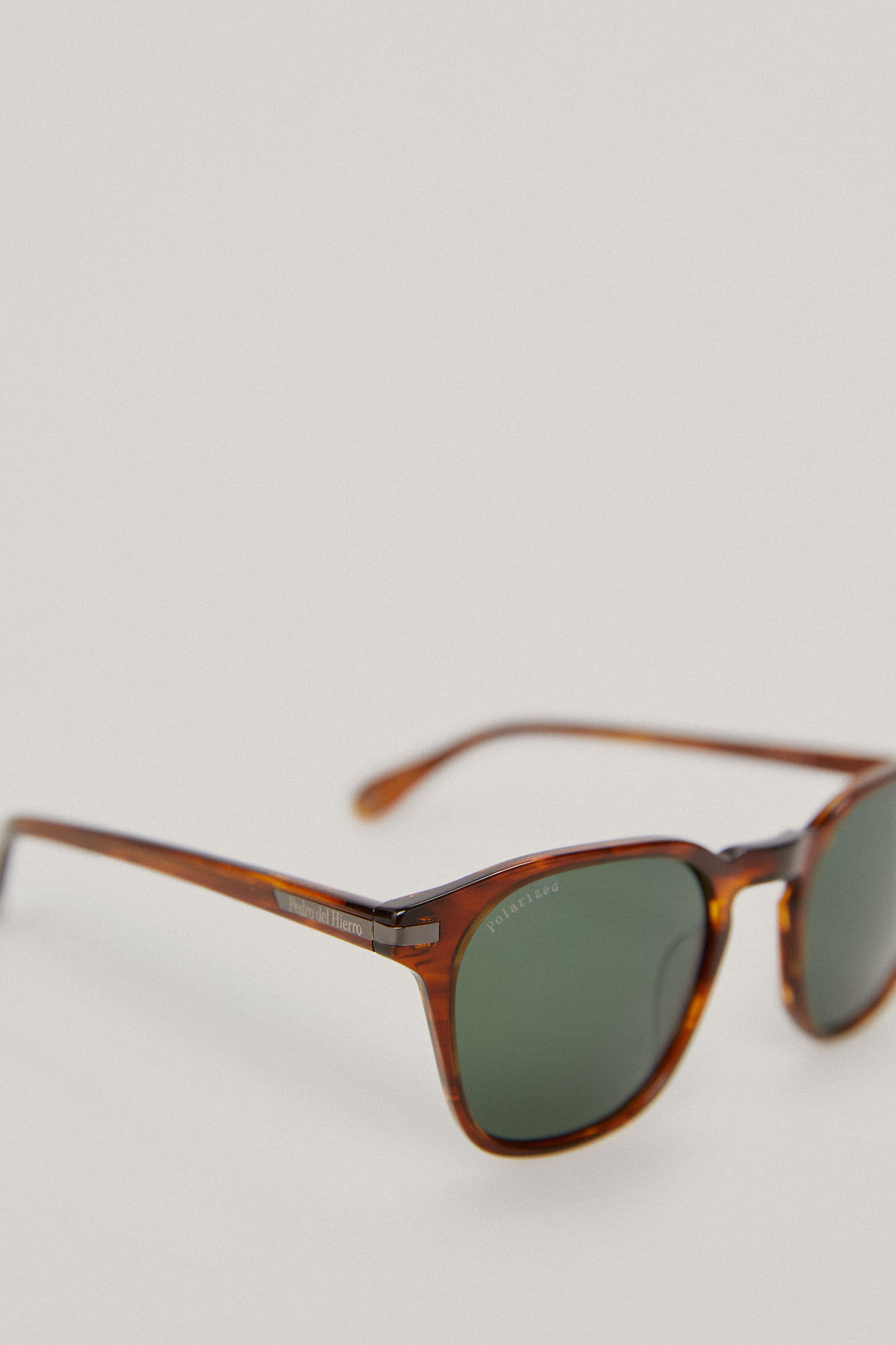 Pedro del Hierro Gafas sol hombre round square Marr&oacute;n