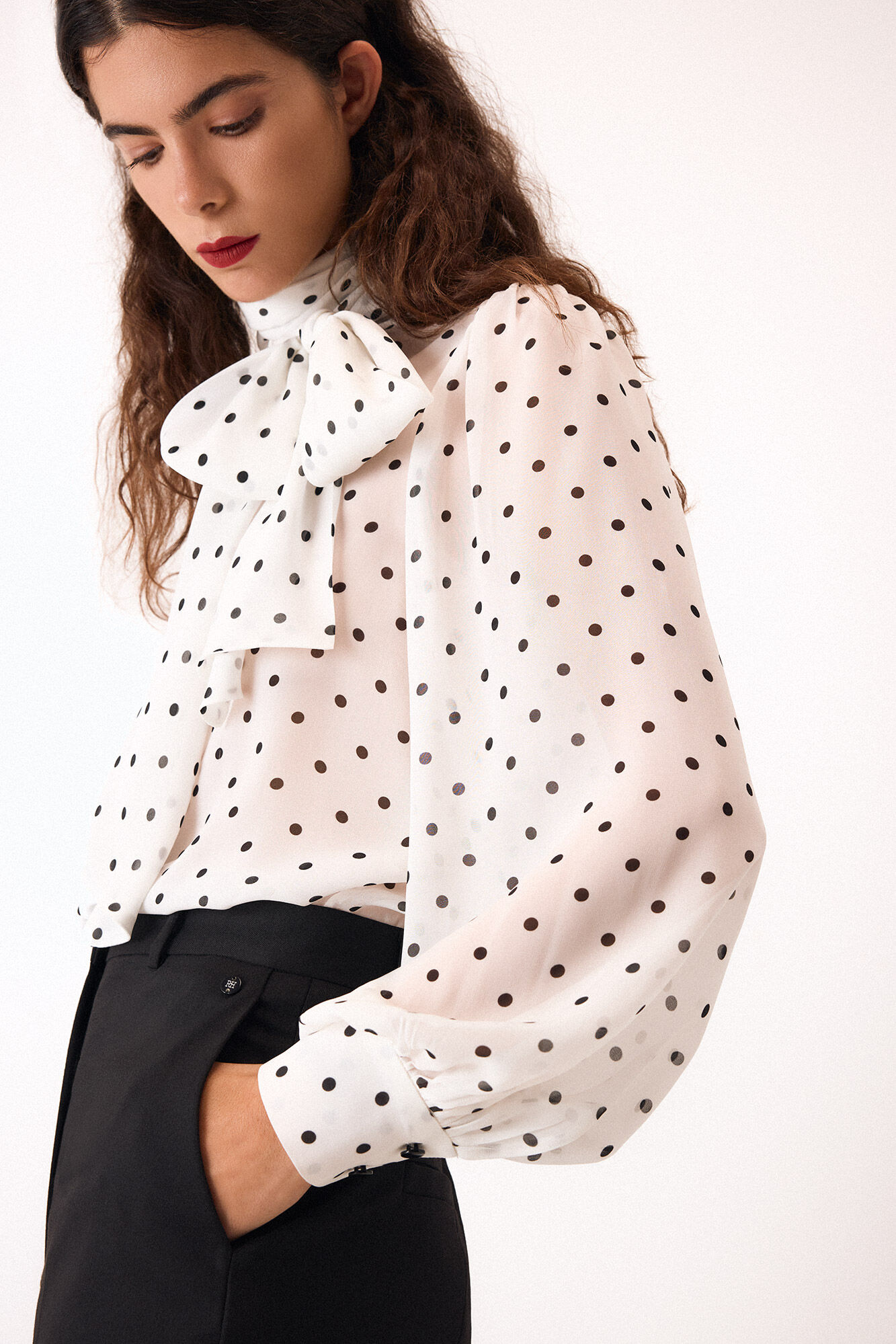 Pedro del Hierro Desfile de blusas de bolinhas