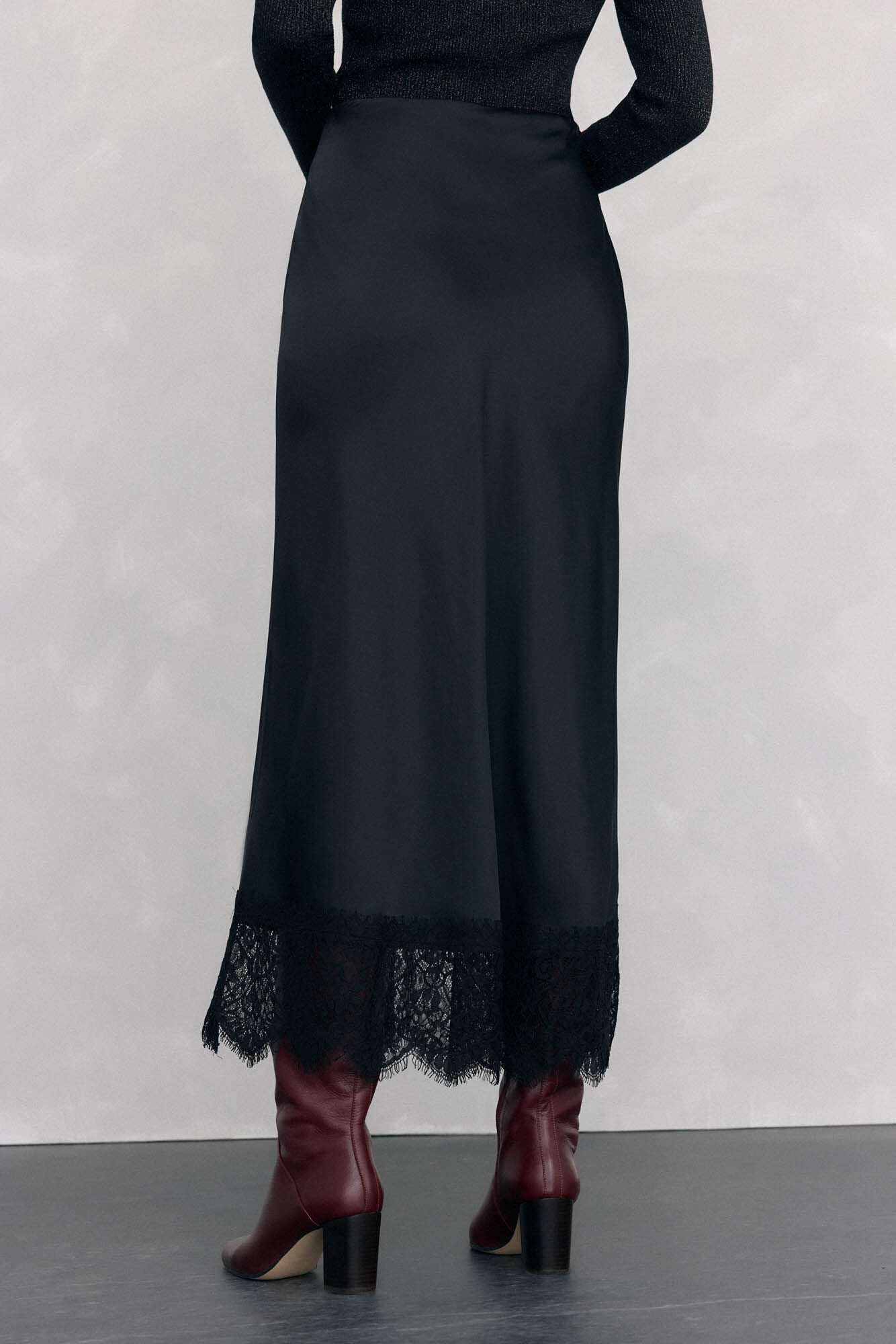 Pedro del Hierro Saia longa de cetim com detalhe de renda Preto