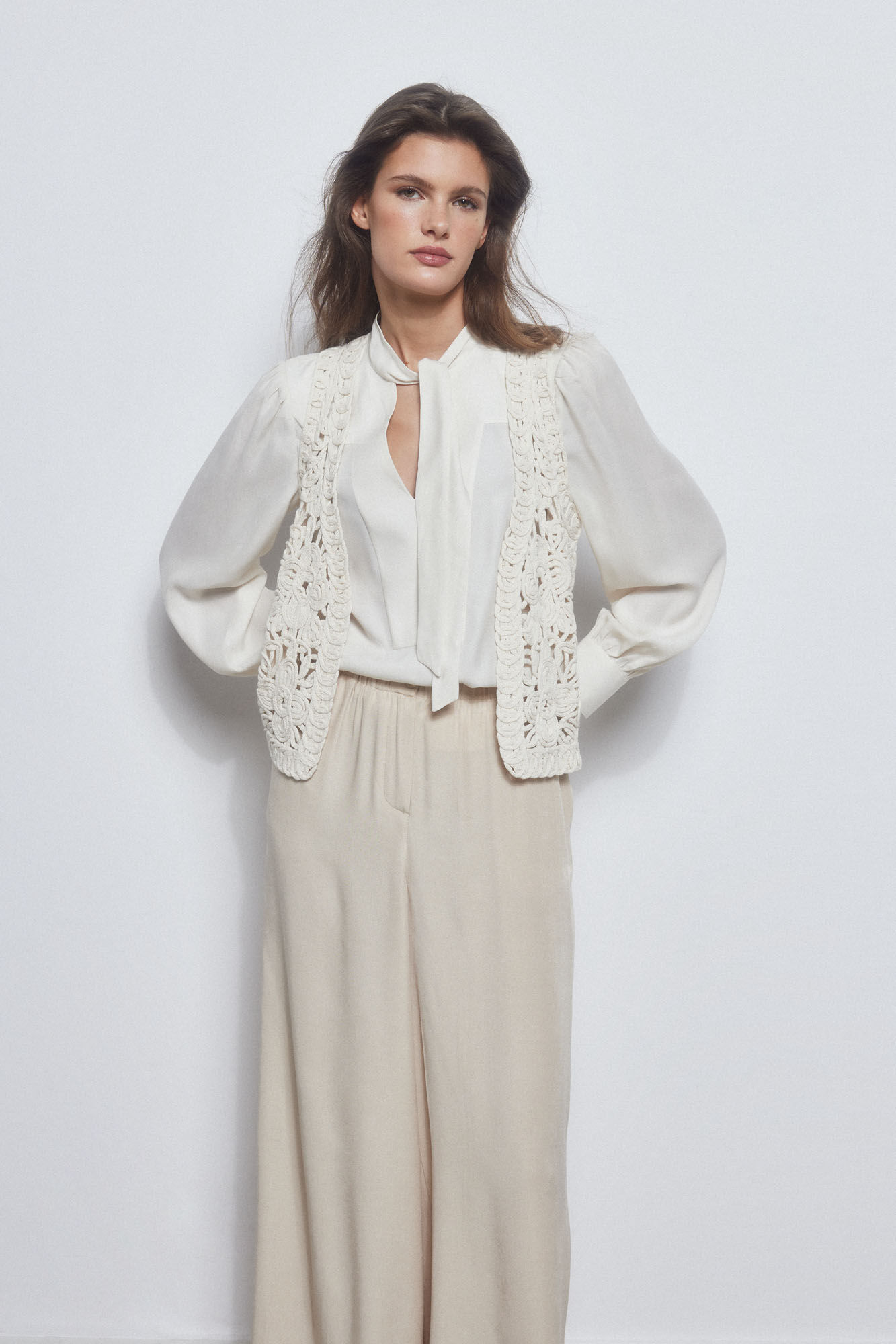 Pedro del Hierro Chaleco crochet Marr&oacute;n