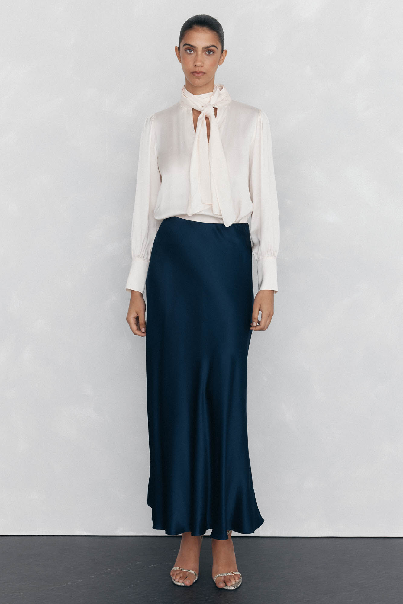 Pedro del Hierro Blusa sat&eacute;n lazo Beige