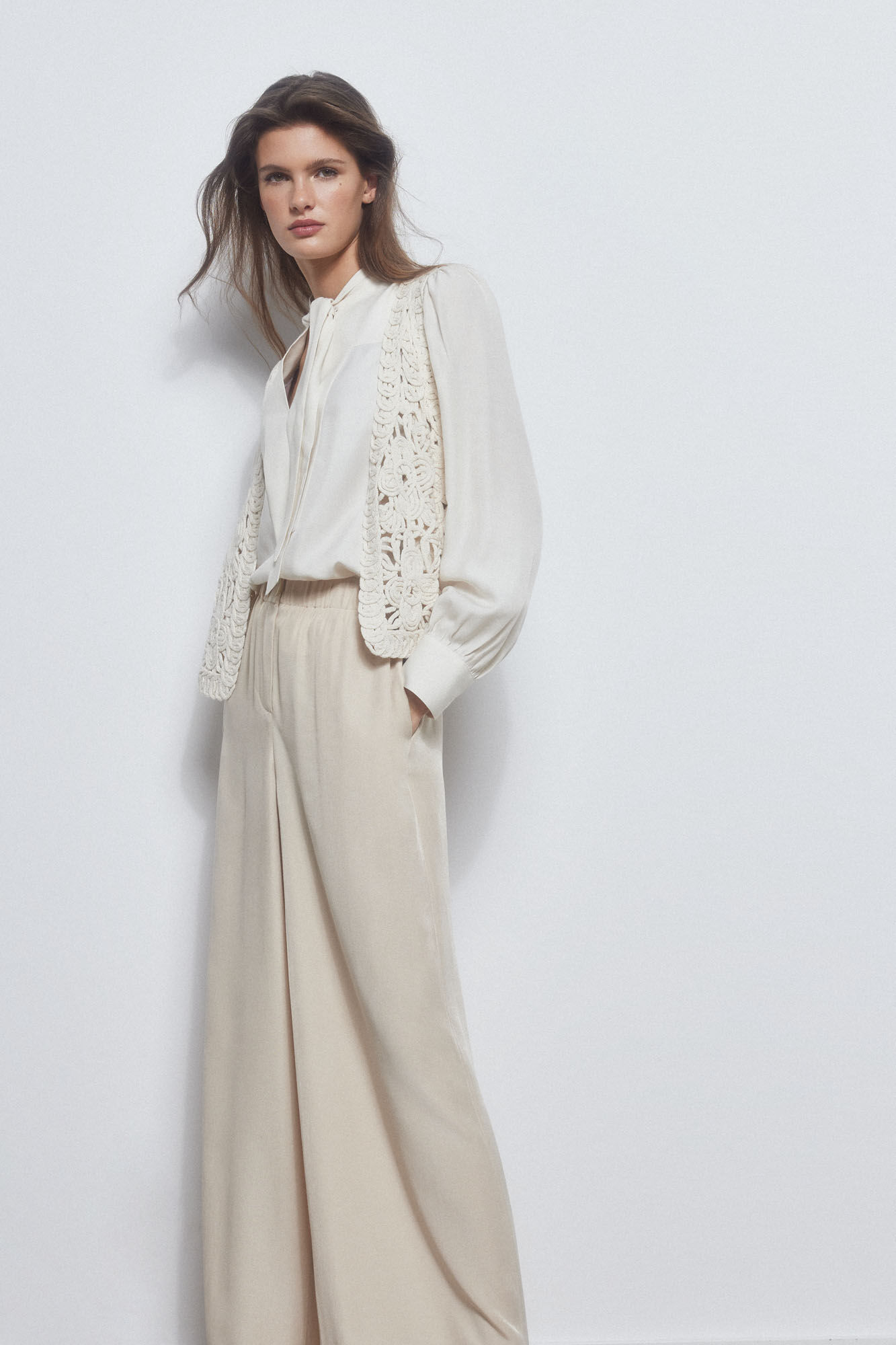 Pedro del Hierro Chaleco crochet Marr&oacute;n