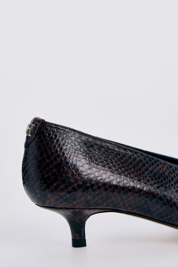 Pedro del Hierro Court shoe in black and brown snake embossed leather Brown