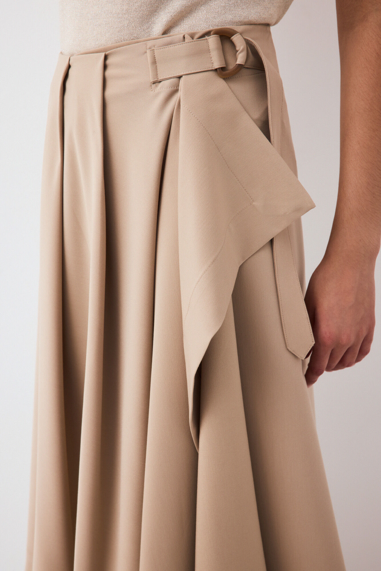Pedro del Hierro Saia capa com detalhe de fivela Beige