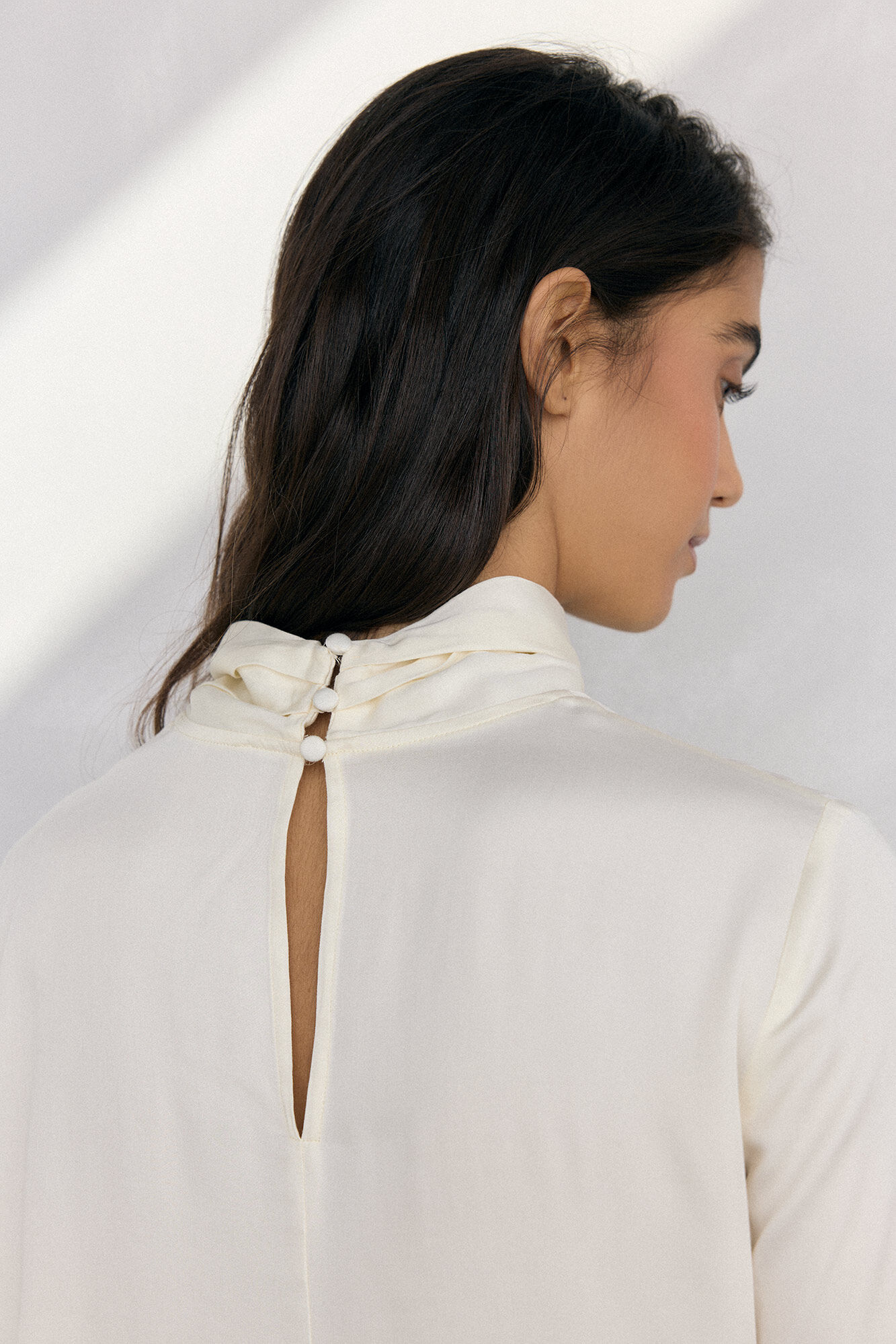 Pedro del Hierro Blusa de cetim com gola alta Ecru