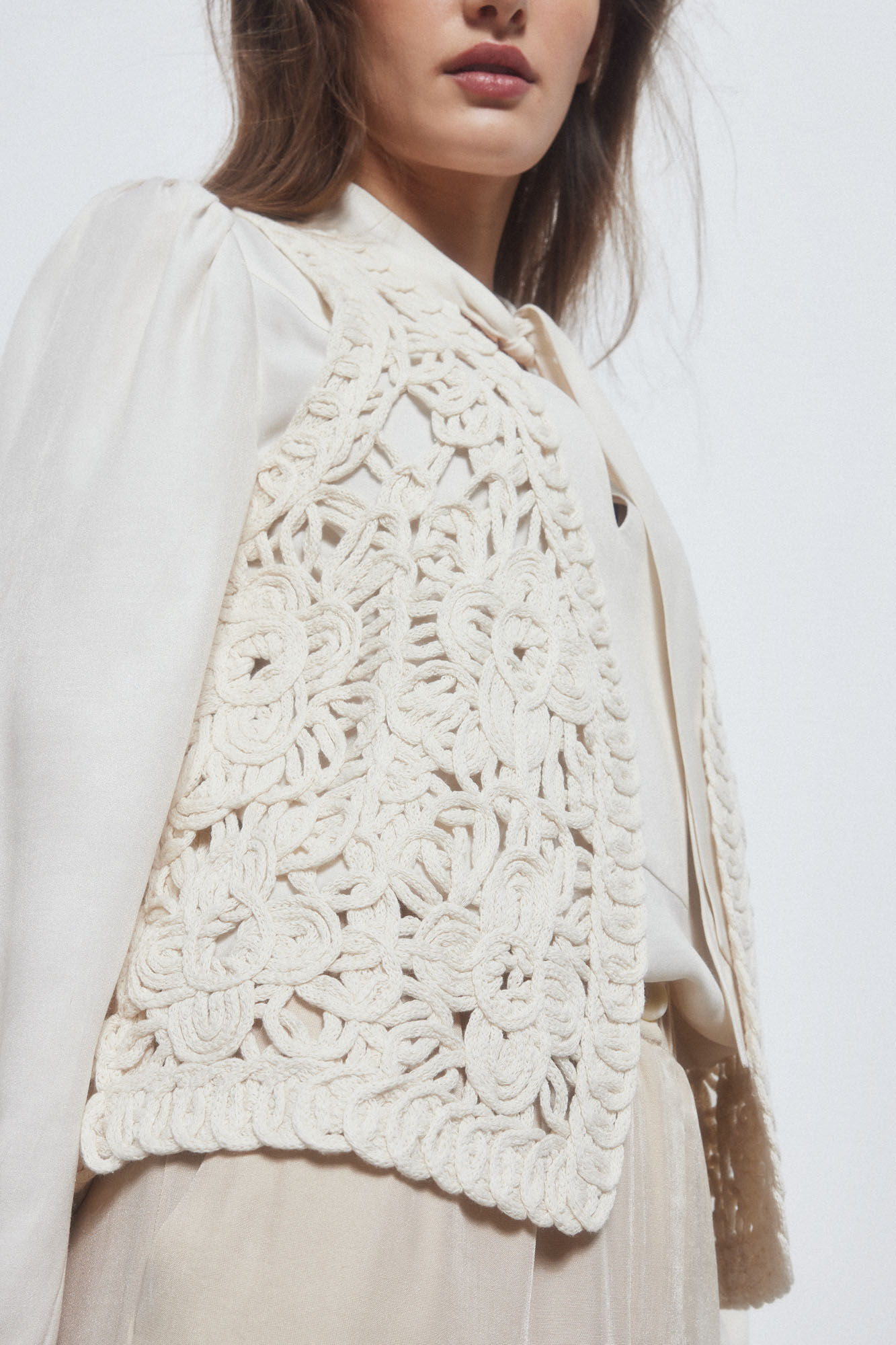 Pedro del Hierro Chaleco crochet Marr&oacute;n