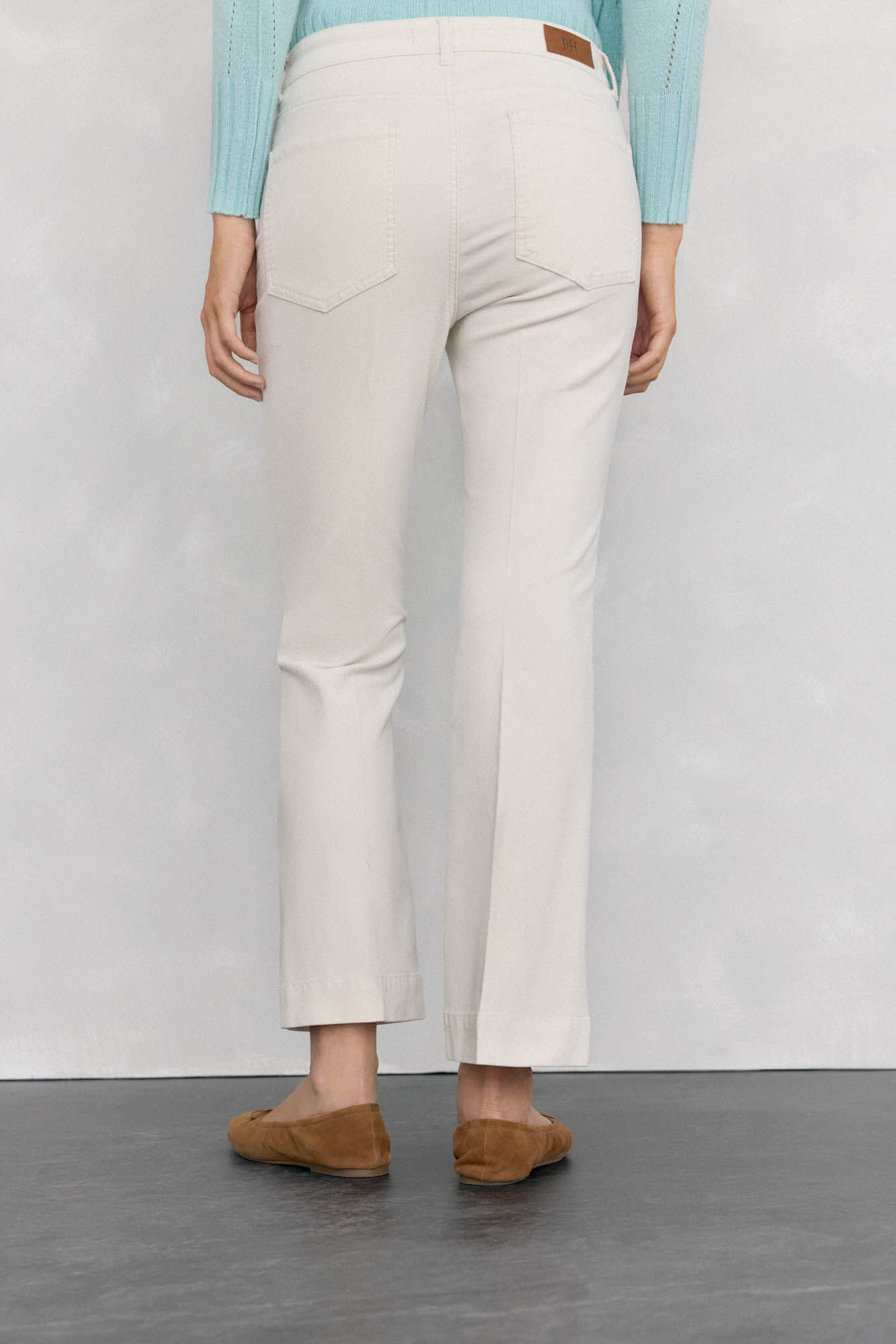 Pedro del Hierro Cal&ccedil;a flare de veludo cropped Ecru