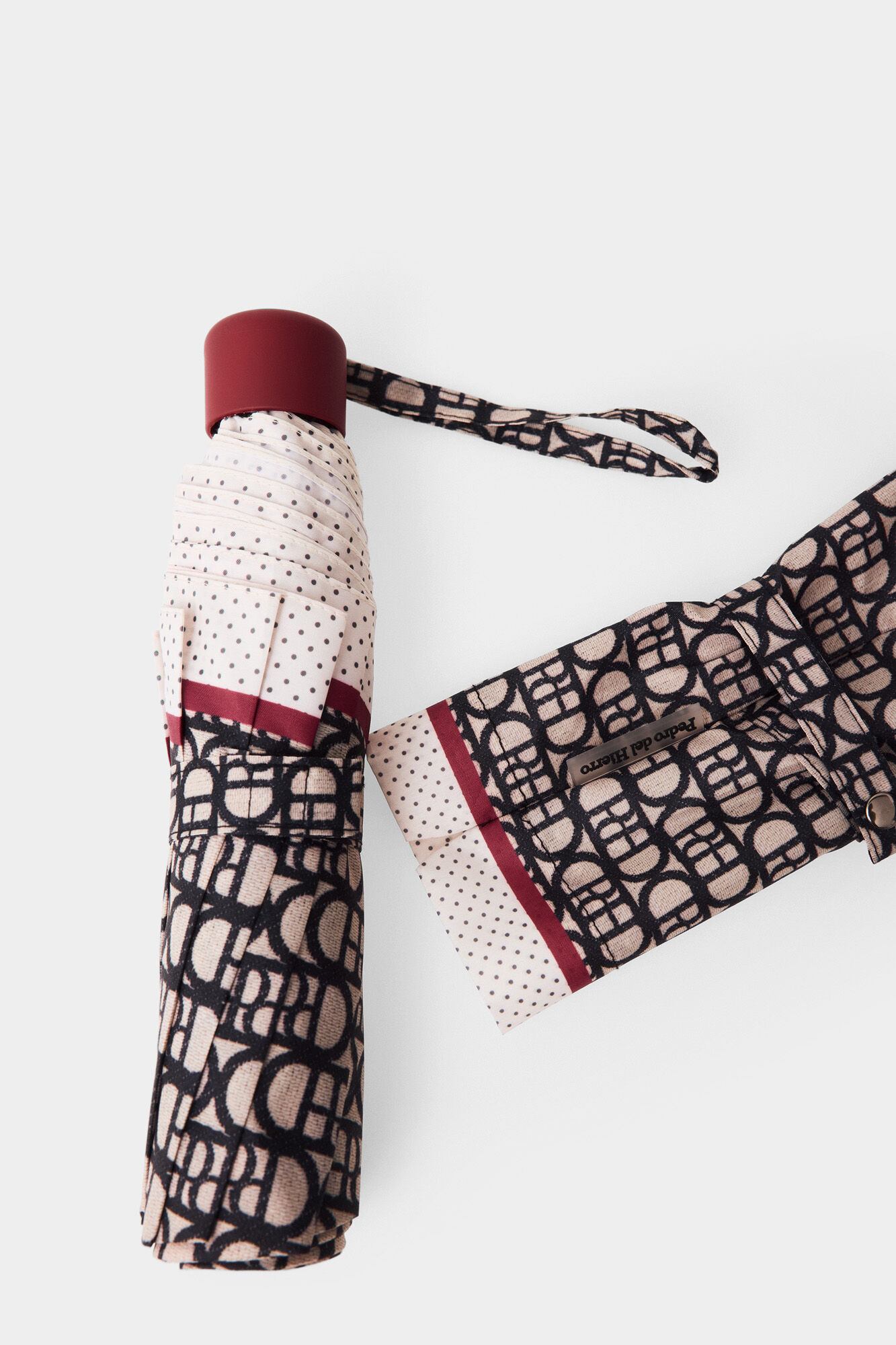 Pedro del Hierro Logo umbrella