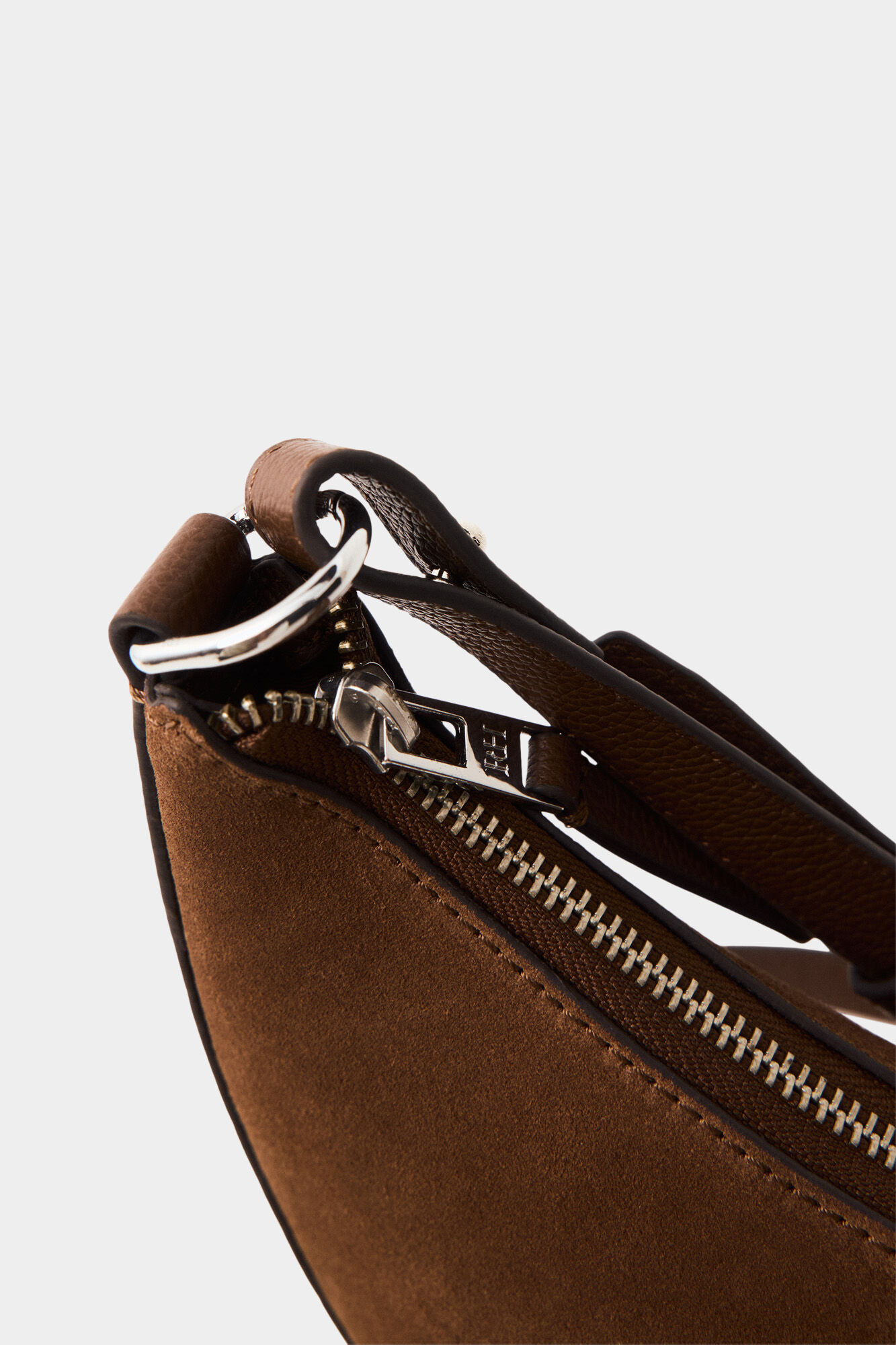 Pedro del Hierro Bolso multiposici&oacute;n ante Marr&oacute;n