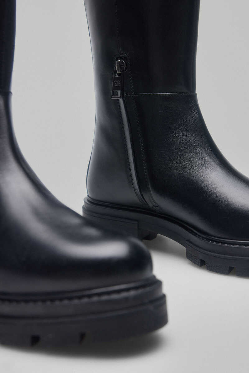 Pedro del Hierro Leather track sole knee-high boot Black
