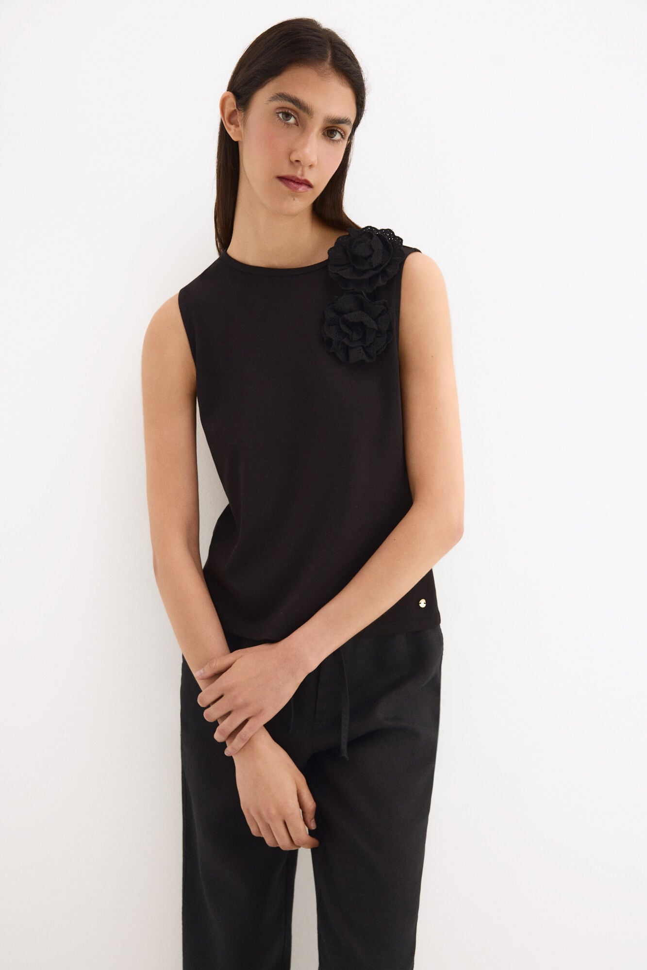 Pedro del Hierro Sleeveless T-shirt with shoulder appliqu&eacute;