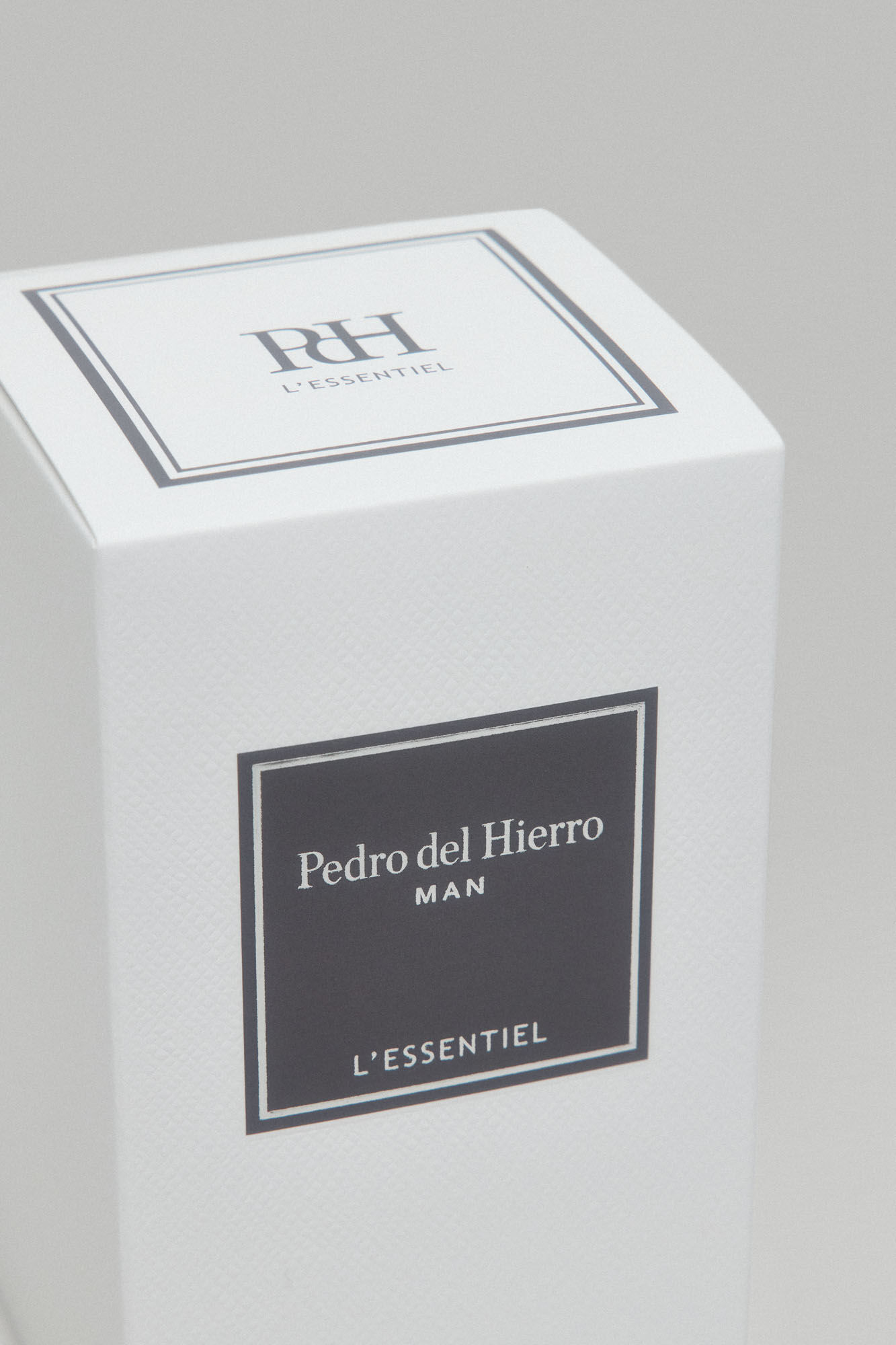 Pedro del Hierro Fragancia L'essentiel Gris