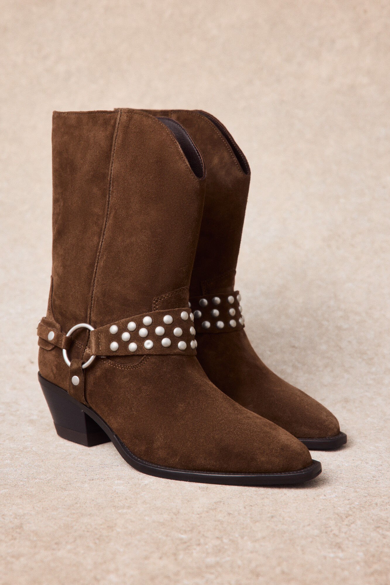 Slowlove Bota piel estribo y tachas Marr&oacute;n oscuro
