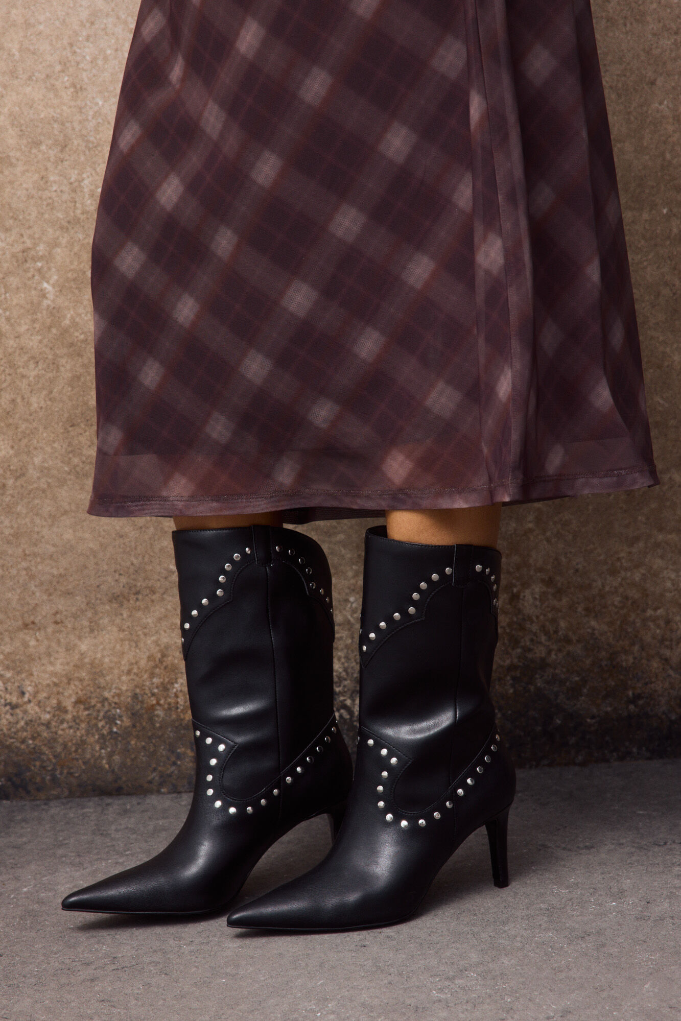 Slowlove Botim de salto com tachas
