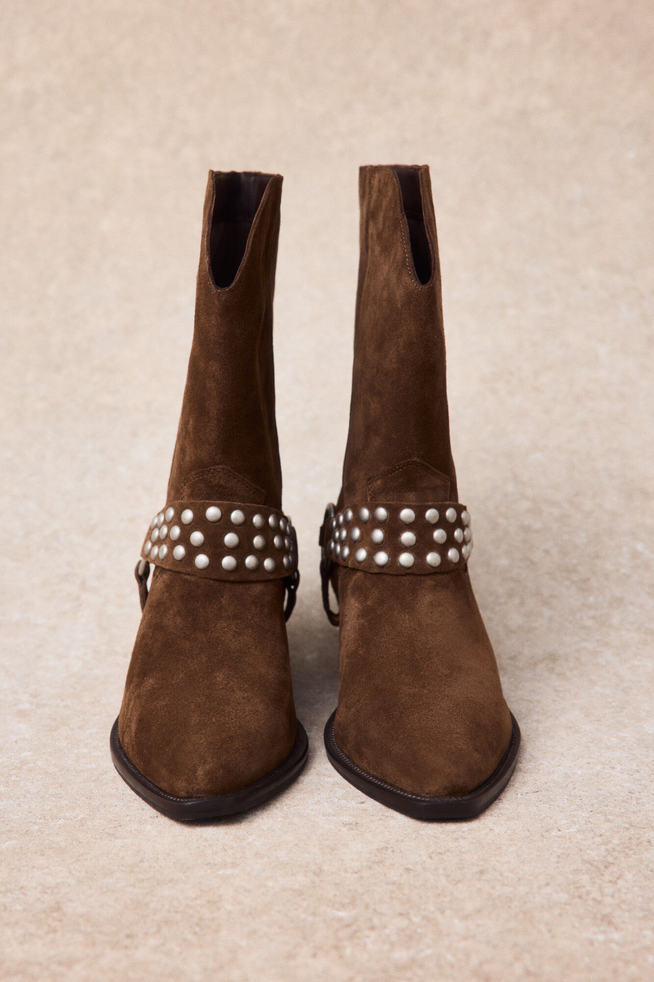 Slowlove Bota piel estribo y tachas Marr&oacute;n oscuro