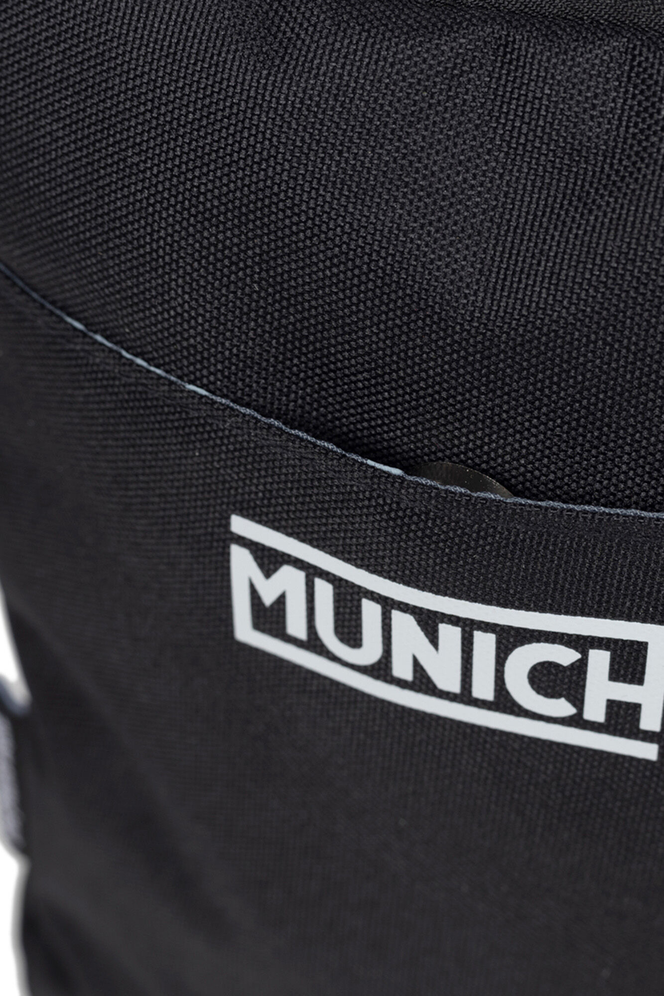 Munich Slim Crossbody Bag black