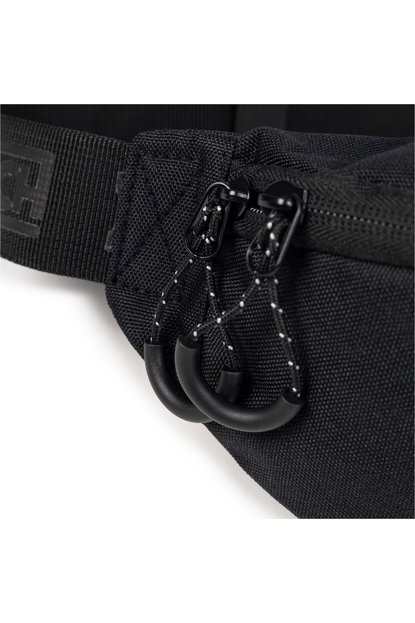 Munich Ri&ntilde;onera mediana con cierre en cremallera. negro